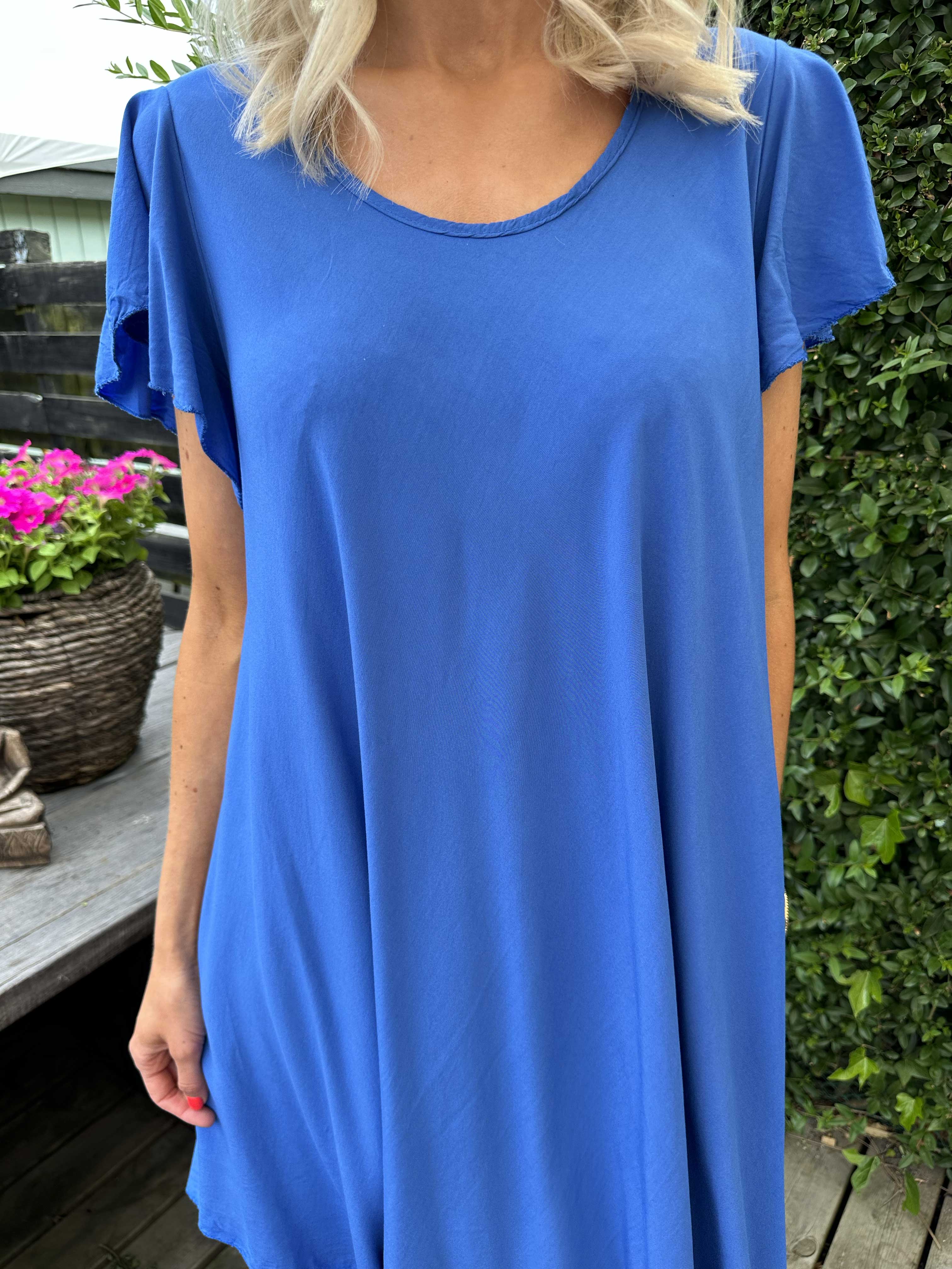 Davina - Simpel kjole i viskose med t-shirt ærmer