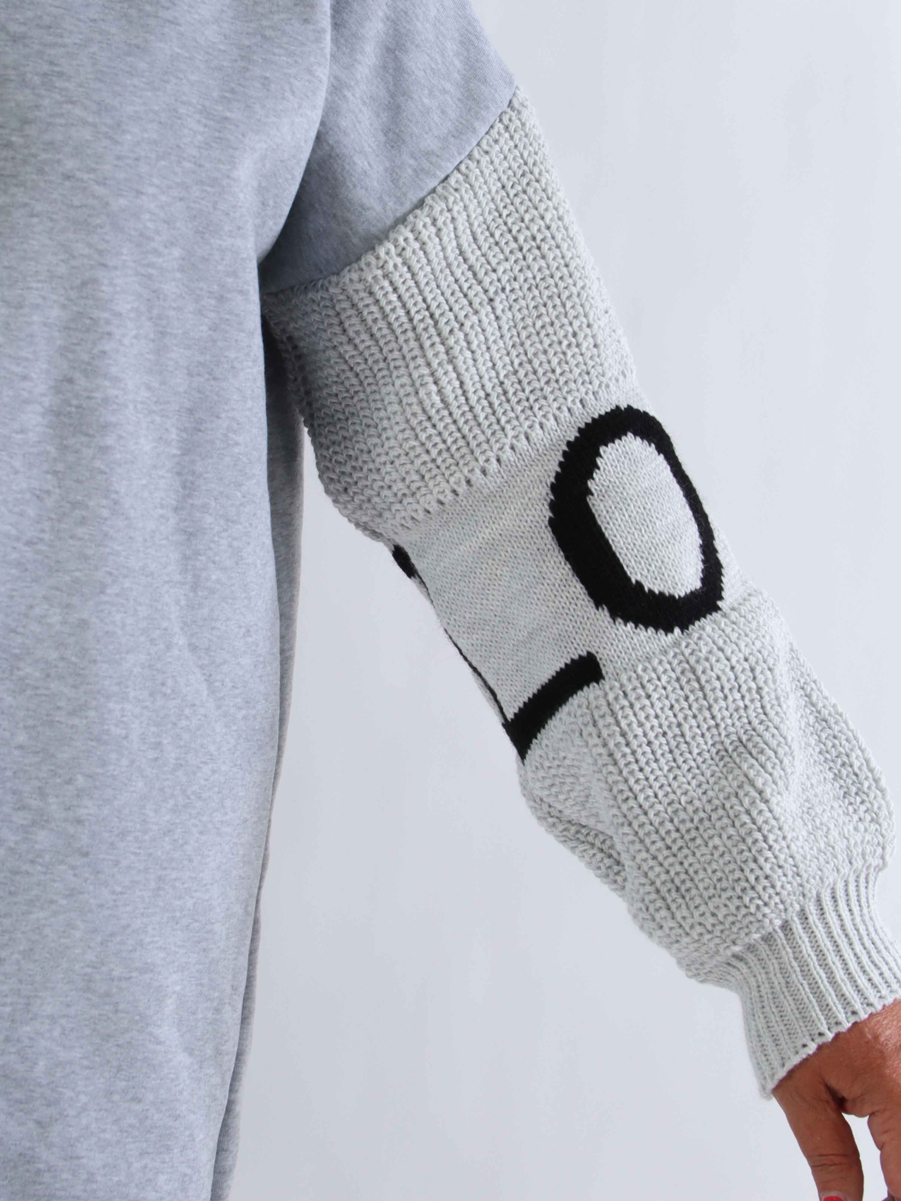 Debbie Hoodie - Plus size hoodie med strikærmer