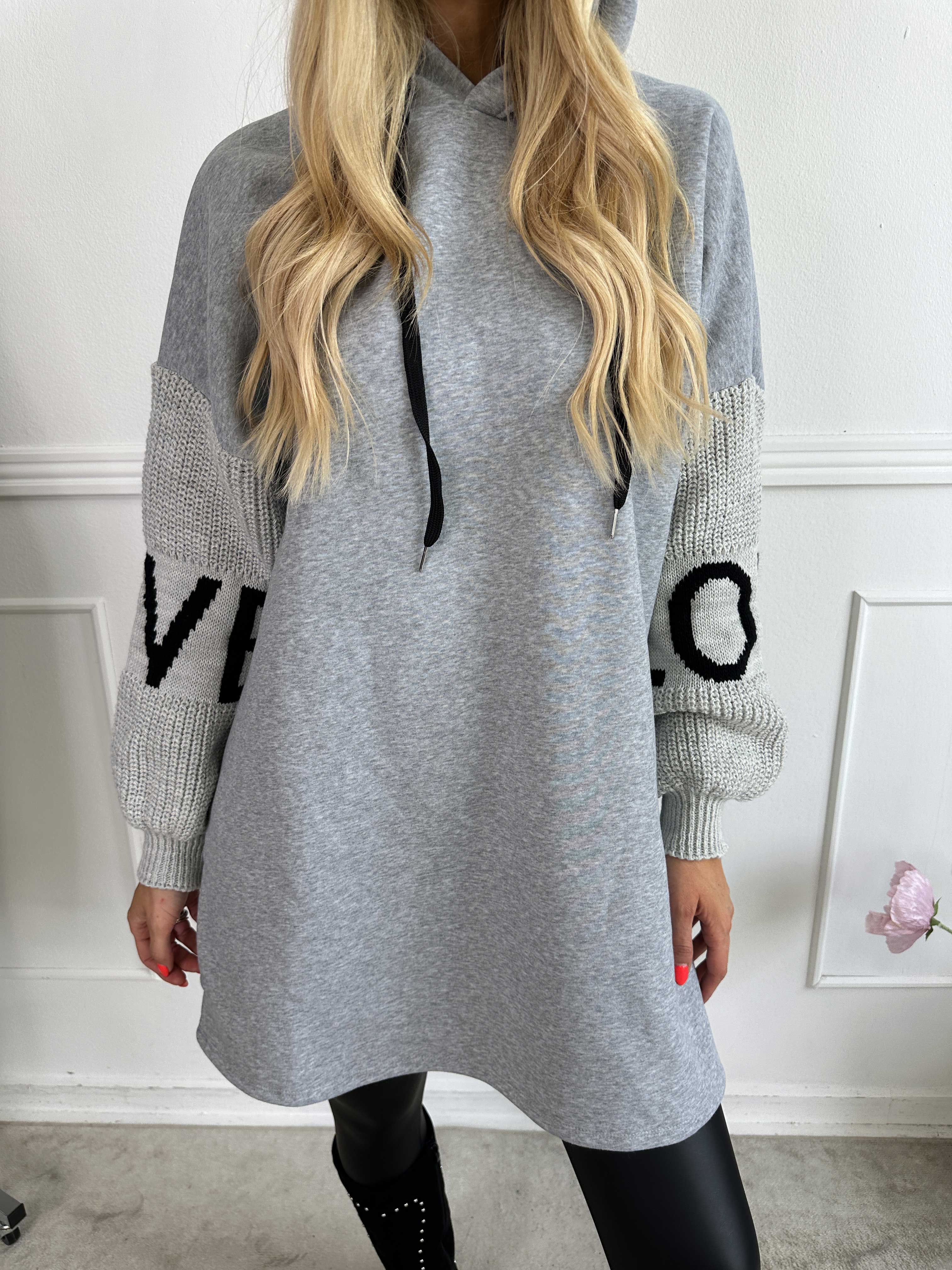 Debbie Hoodie - Oversized hoodie med strikærmer (bestseller)