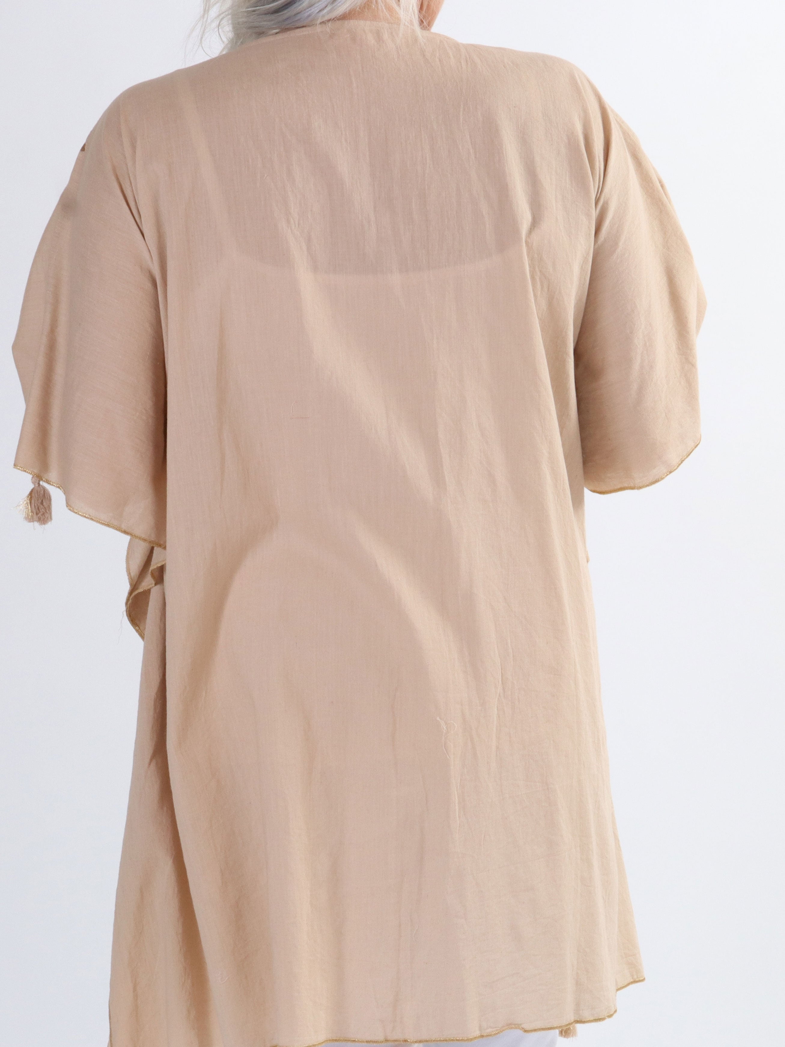 Delecias - Fin åben plus size tunika med bindebånd