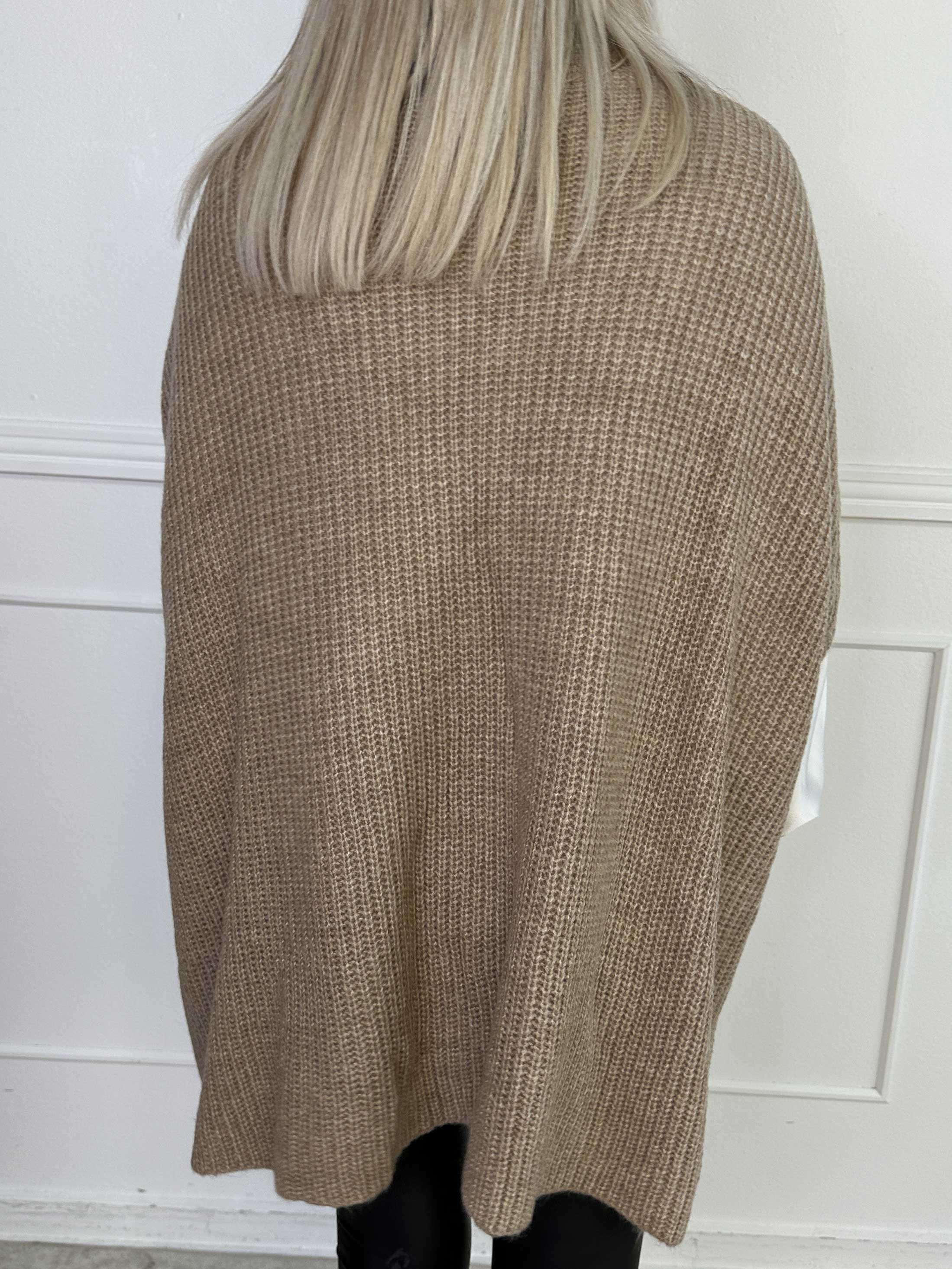 Delfini - Ensfarvet strikcardigan med korte ærmer