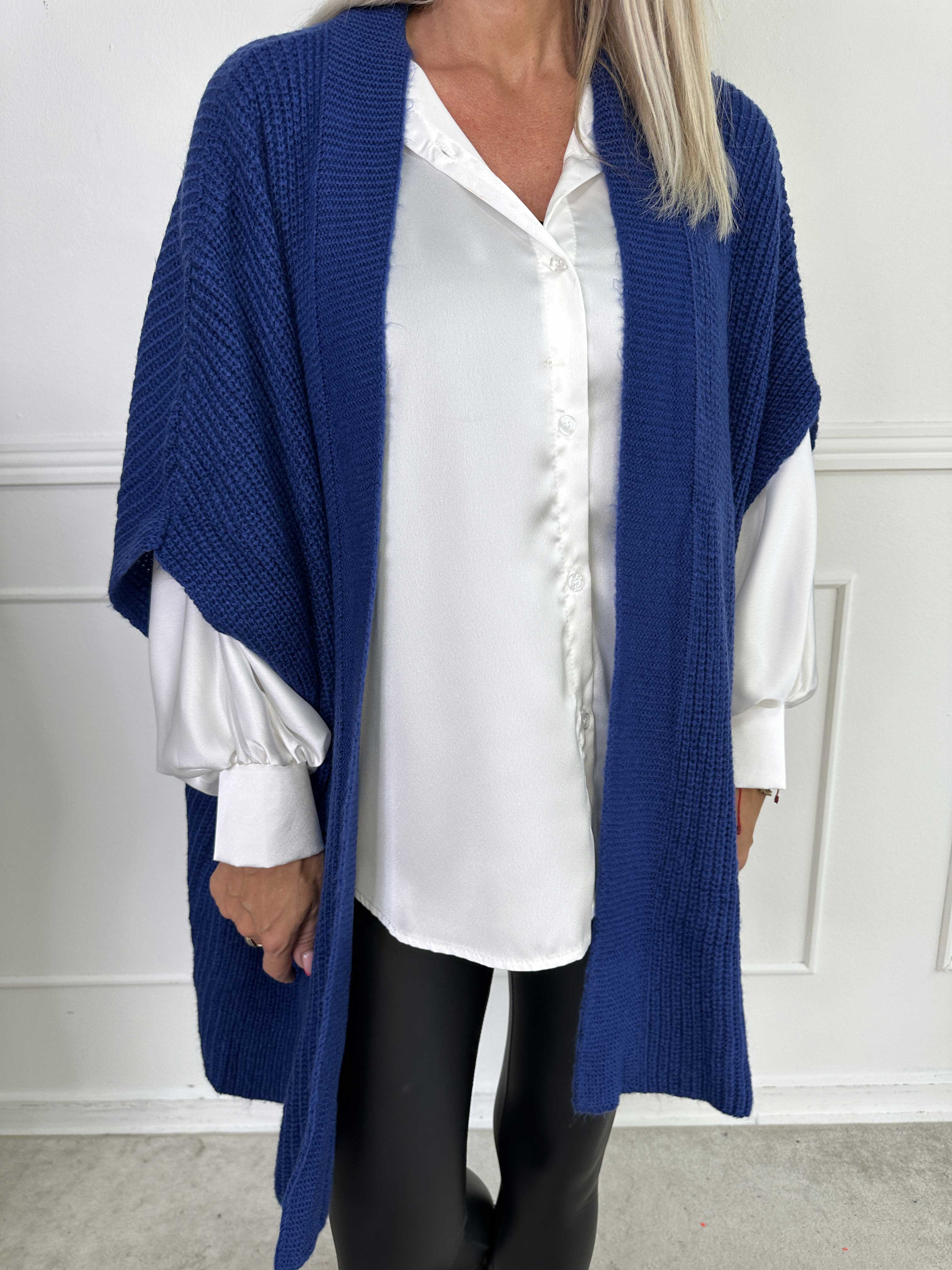 Delfini - Ensfarvet strikcardigan med korte ærmer