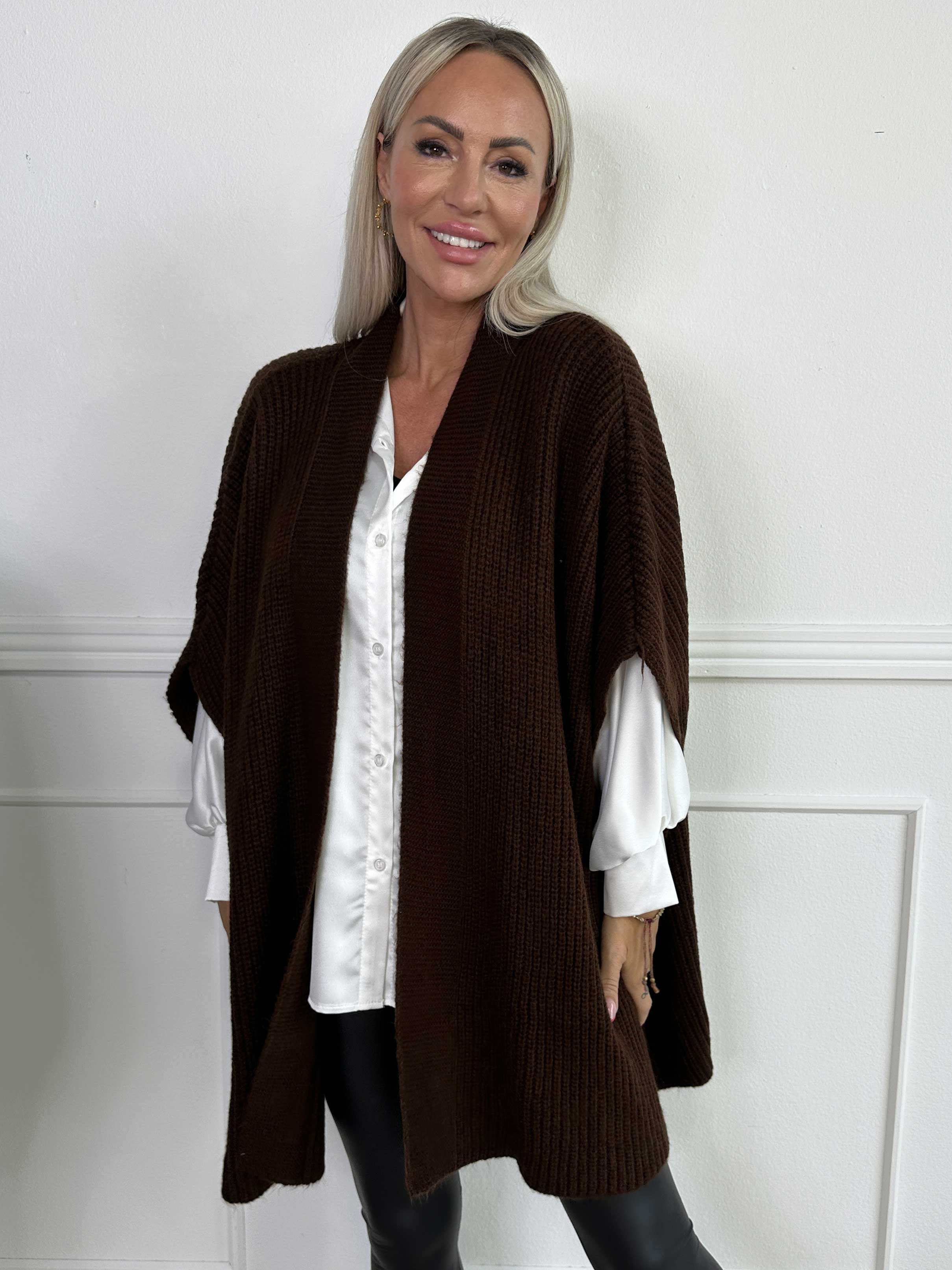 Delfini - Ensfarvet strikcardigan med korte ærmer