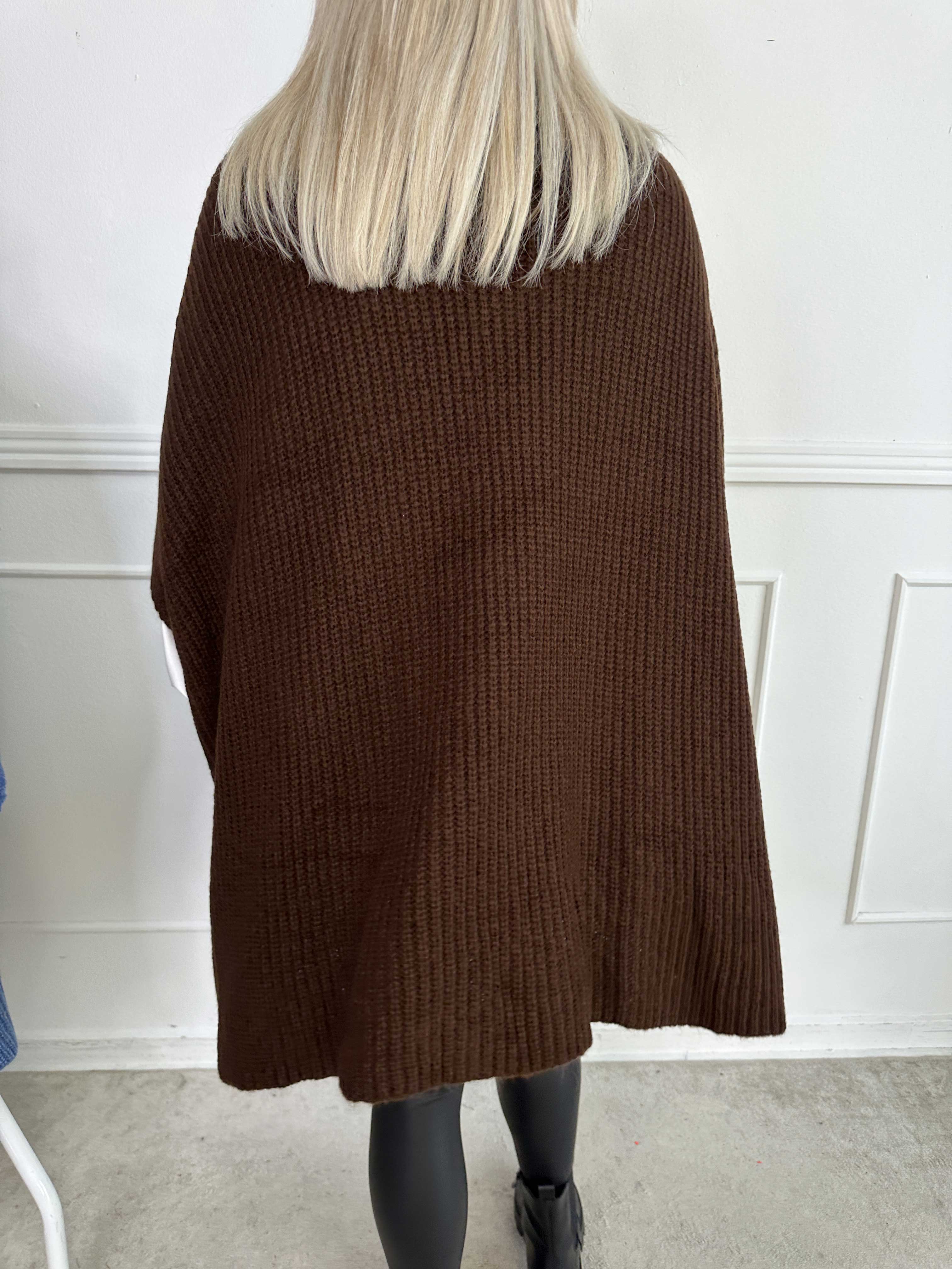 Delfini - Ensfarvet strikcardigan med korte ærmer