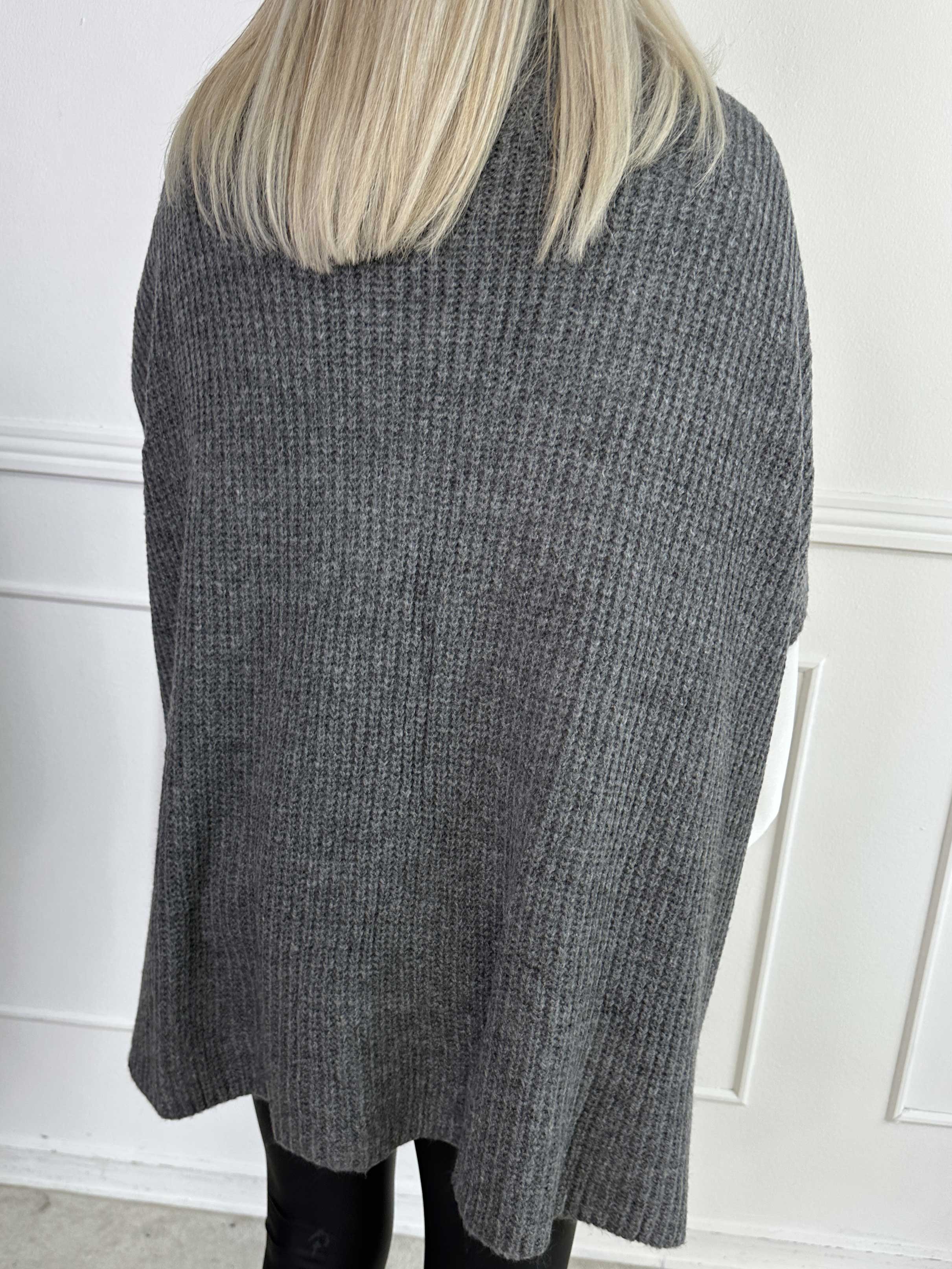 Delfini - Ensfarvet strikcardigan med korte ærmer