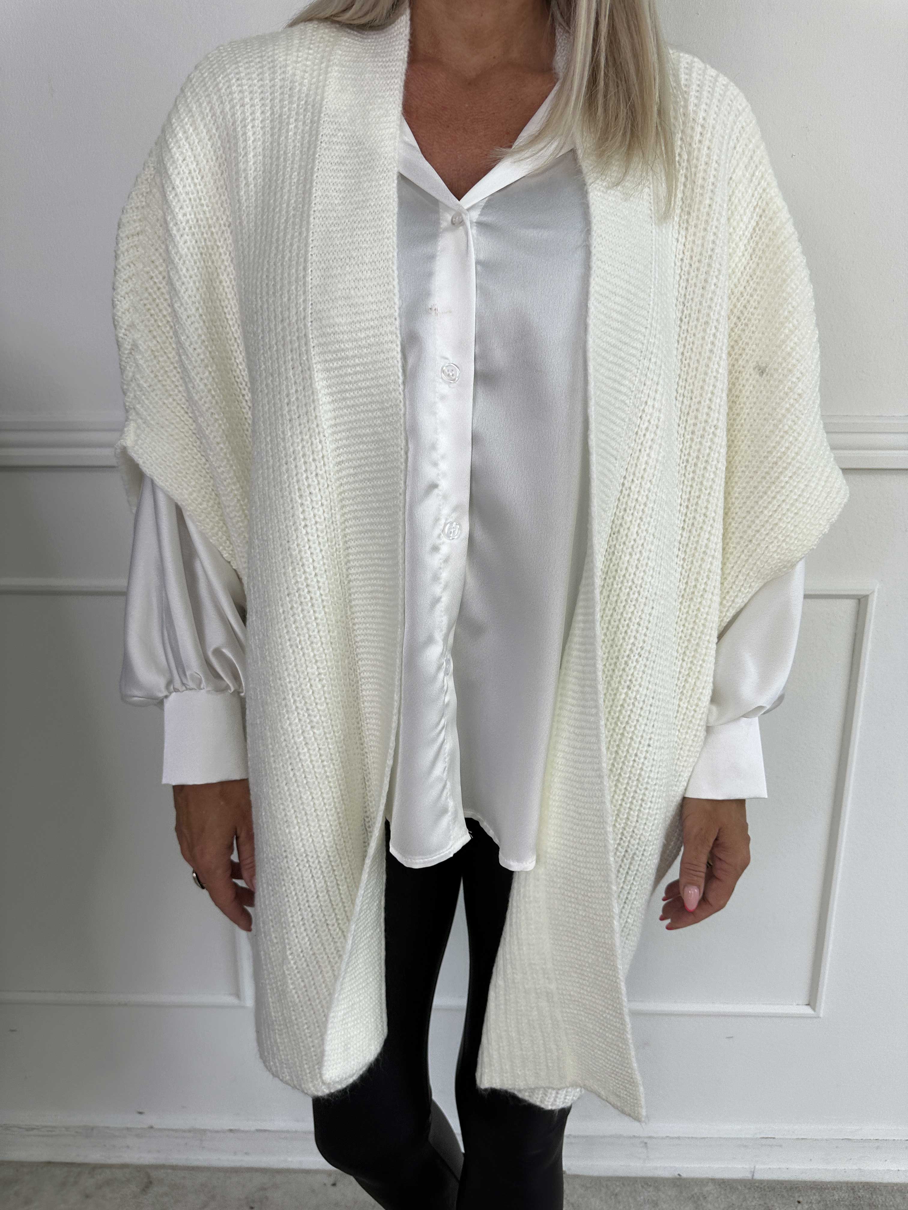 Delfini - Ensfarvet strikcardigan med korte ærmer