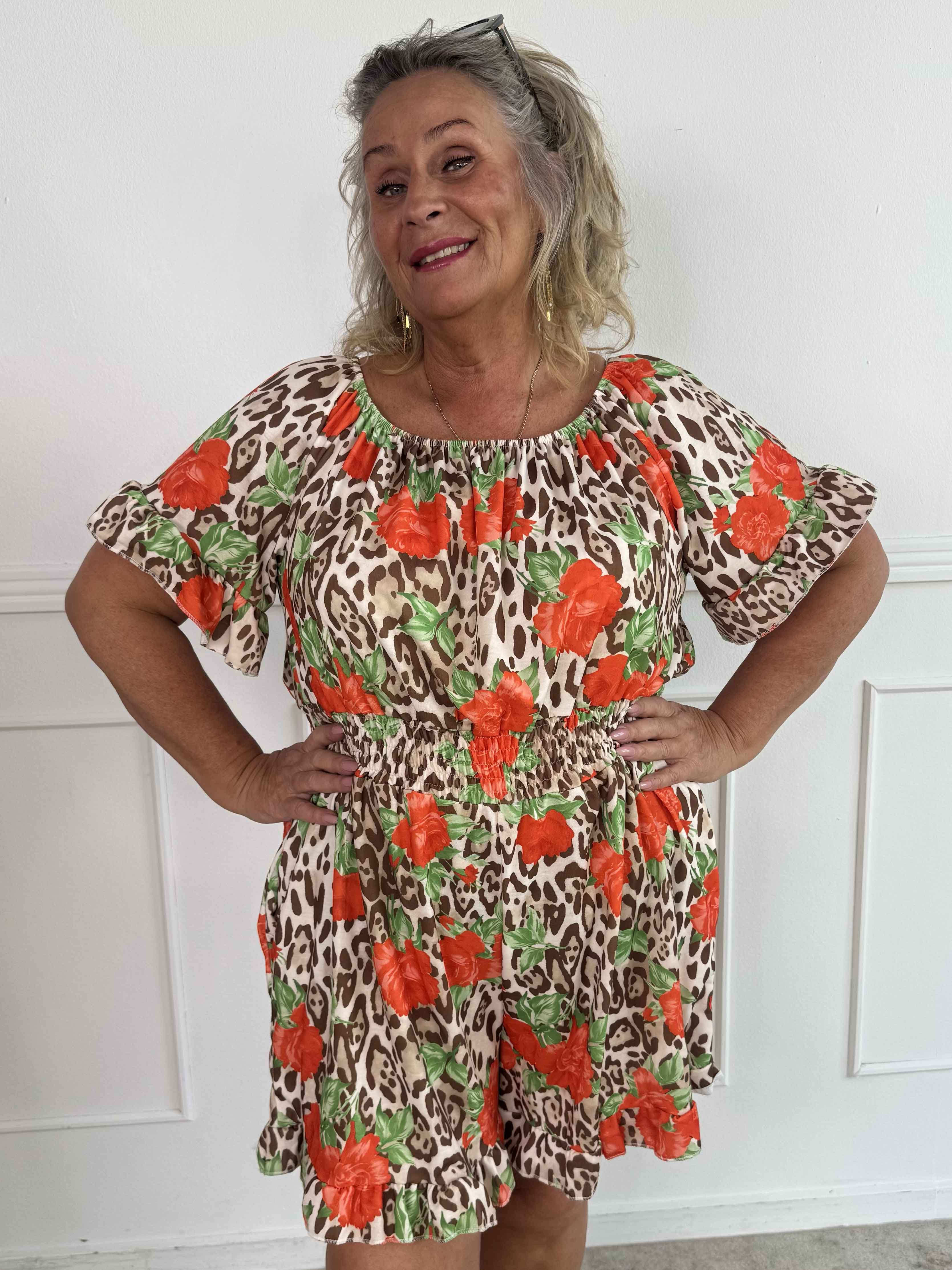 Delilah - Plus size buksedragt i leopard- og blomsterprint