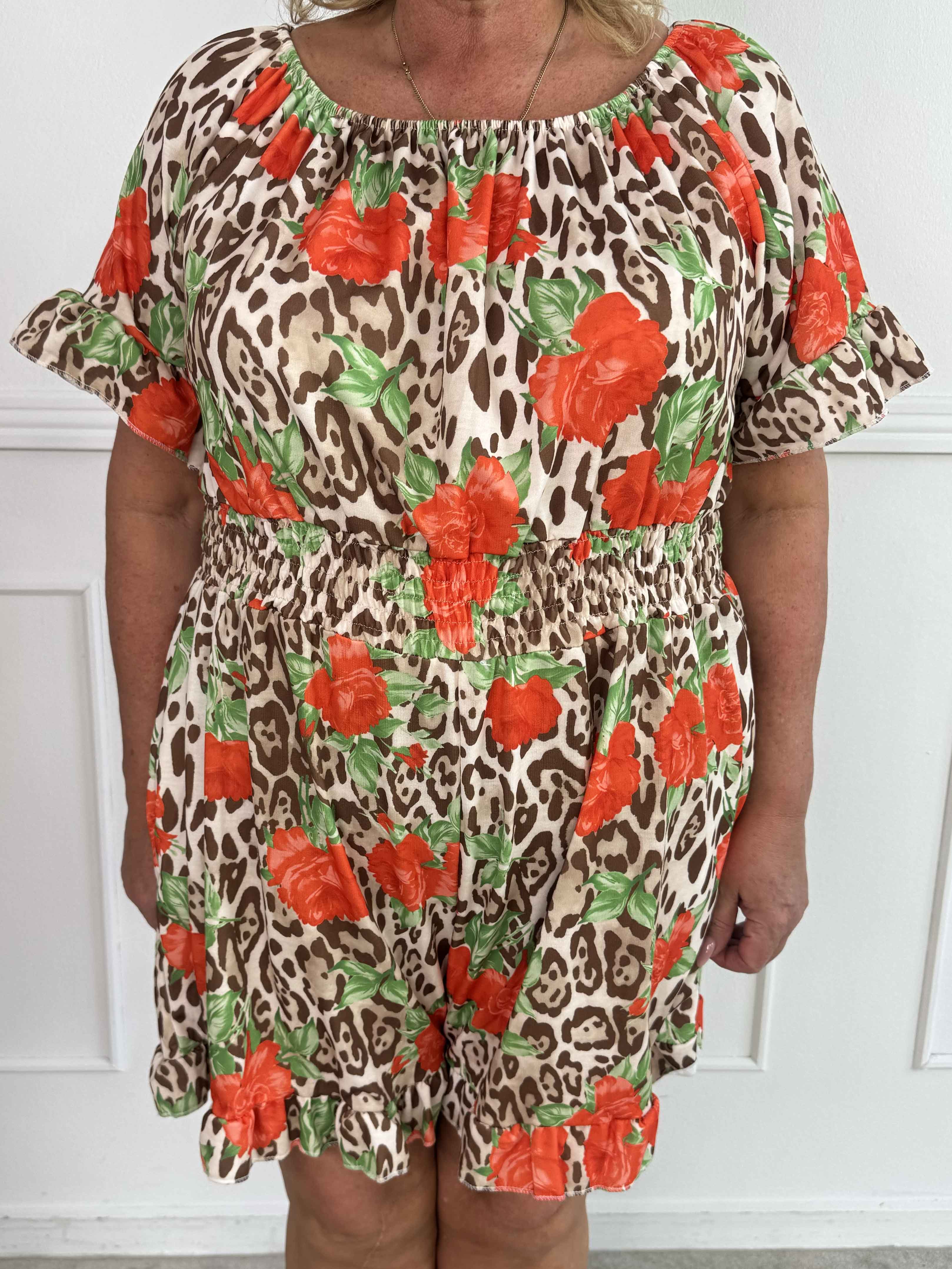 Delilah - Plus size buksedragt i leopard- og blomsterprint