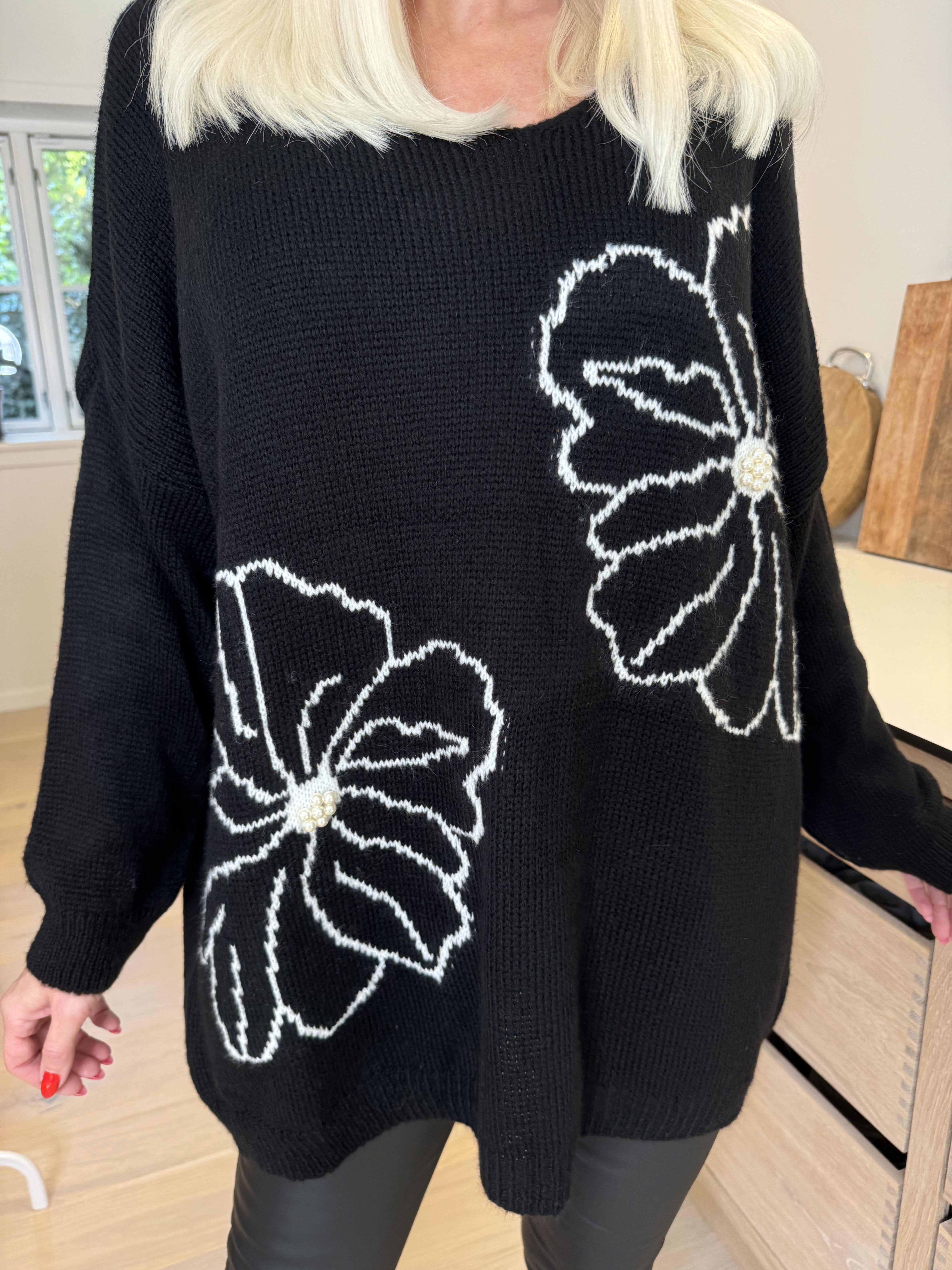 Delores - Strikbluse med blomstermotiv og perler