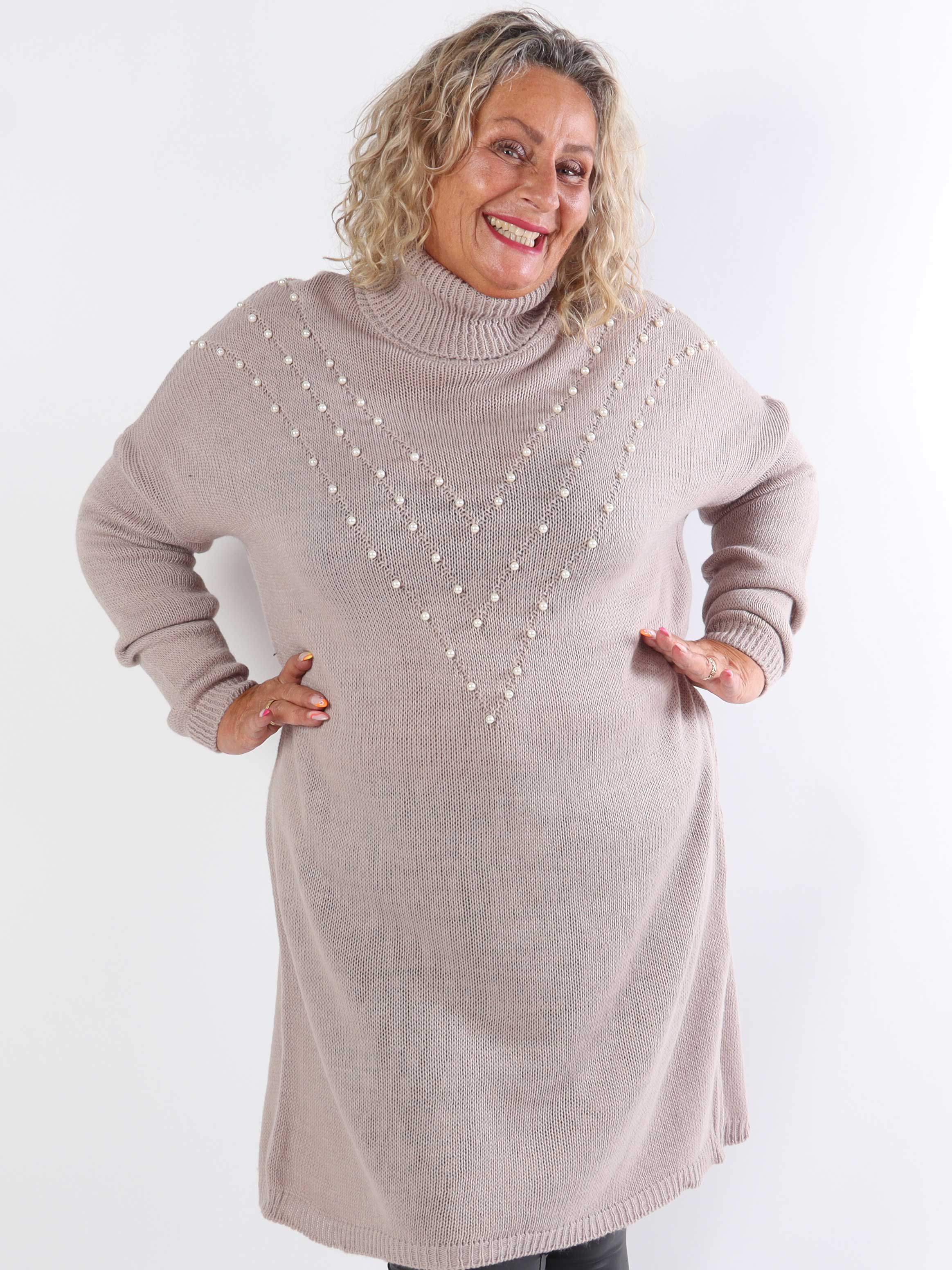 Desire - Strikkjole med turtleneck og hvide perler