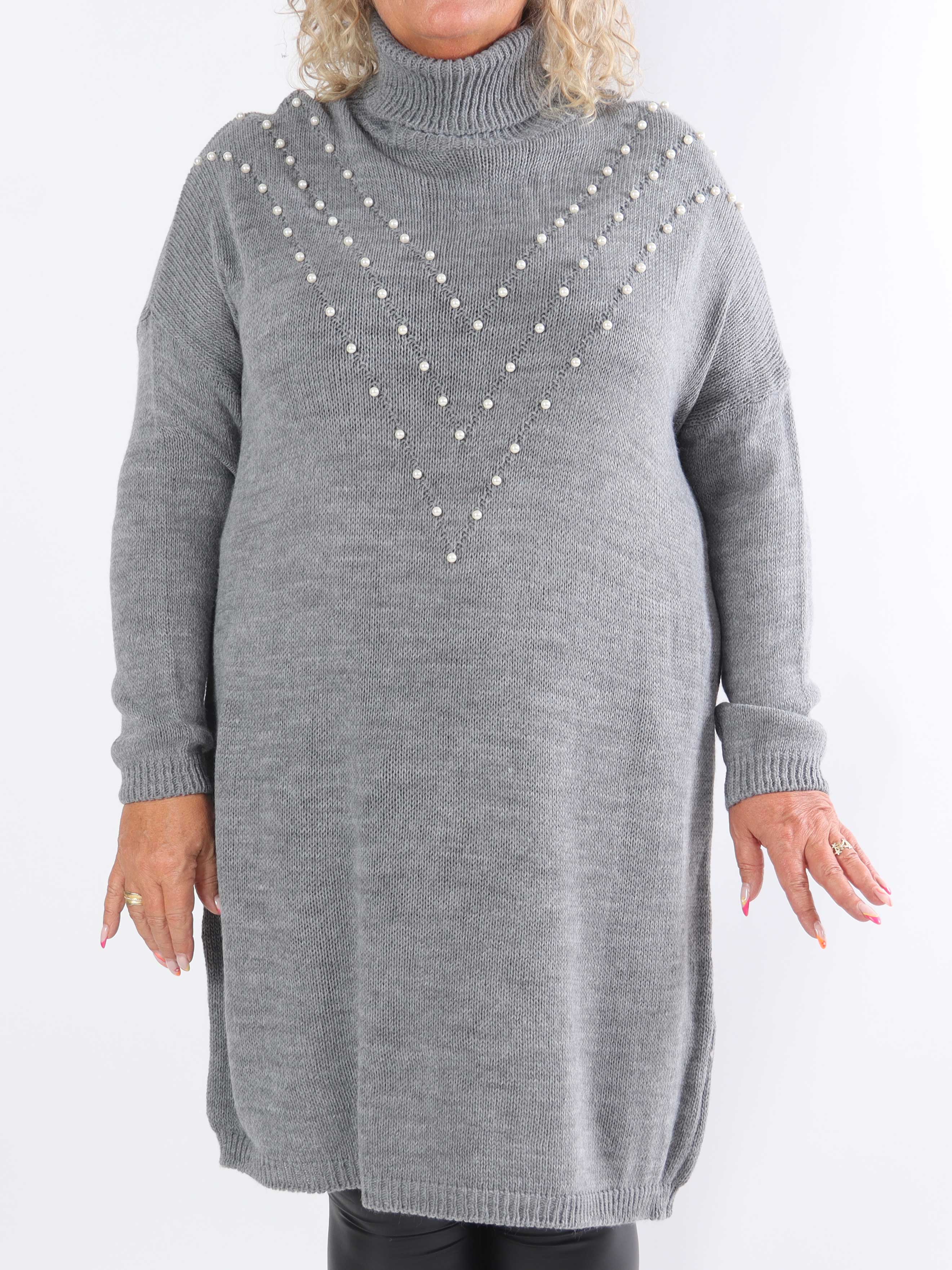 Desire - Strikkjole med turtleneck og hvide perler