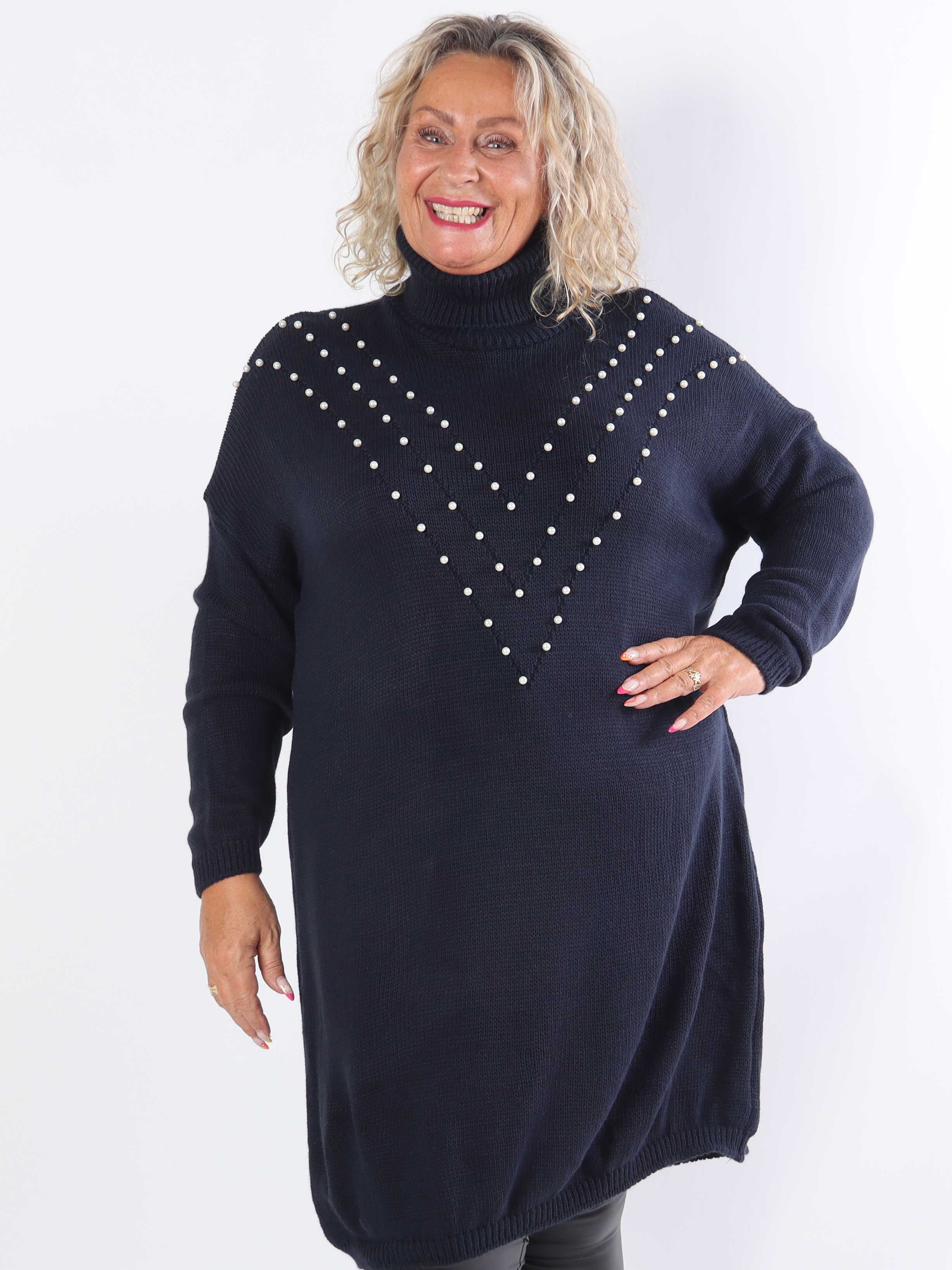 Desire - Strikkjole med turtleneck og hvide perler