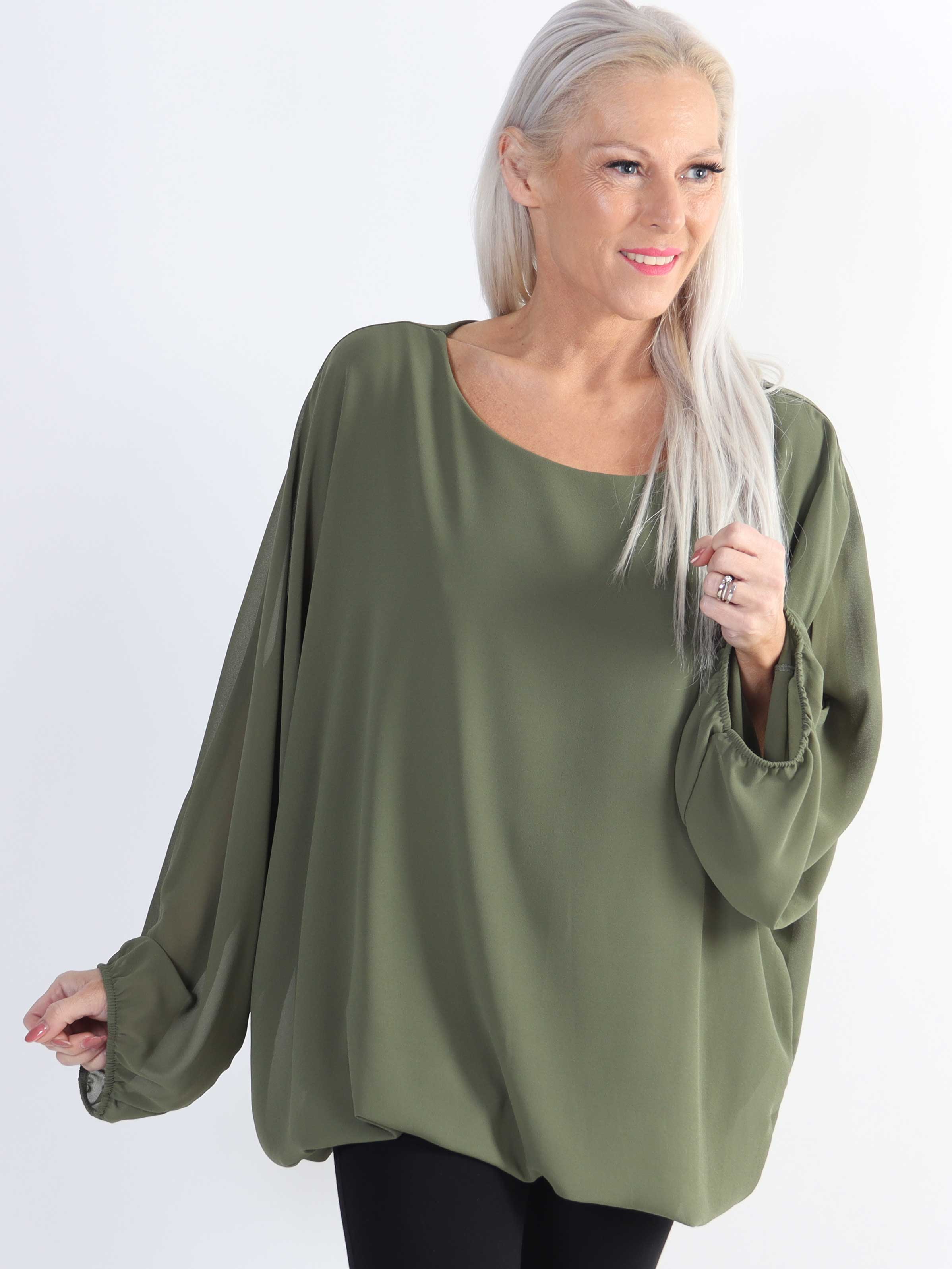 Destiny Plain - Plus size bluse i chiffon med flagermusærmer