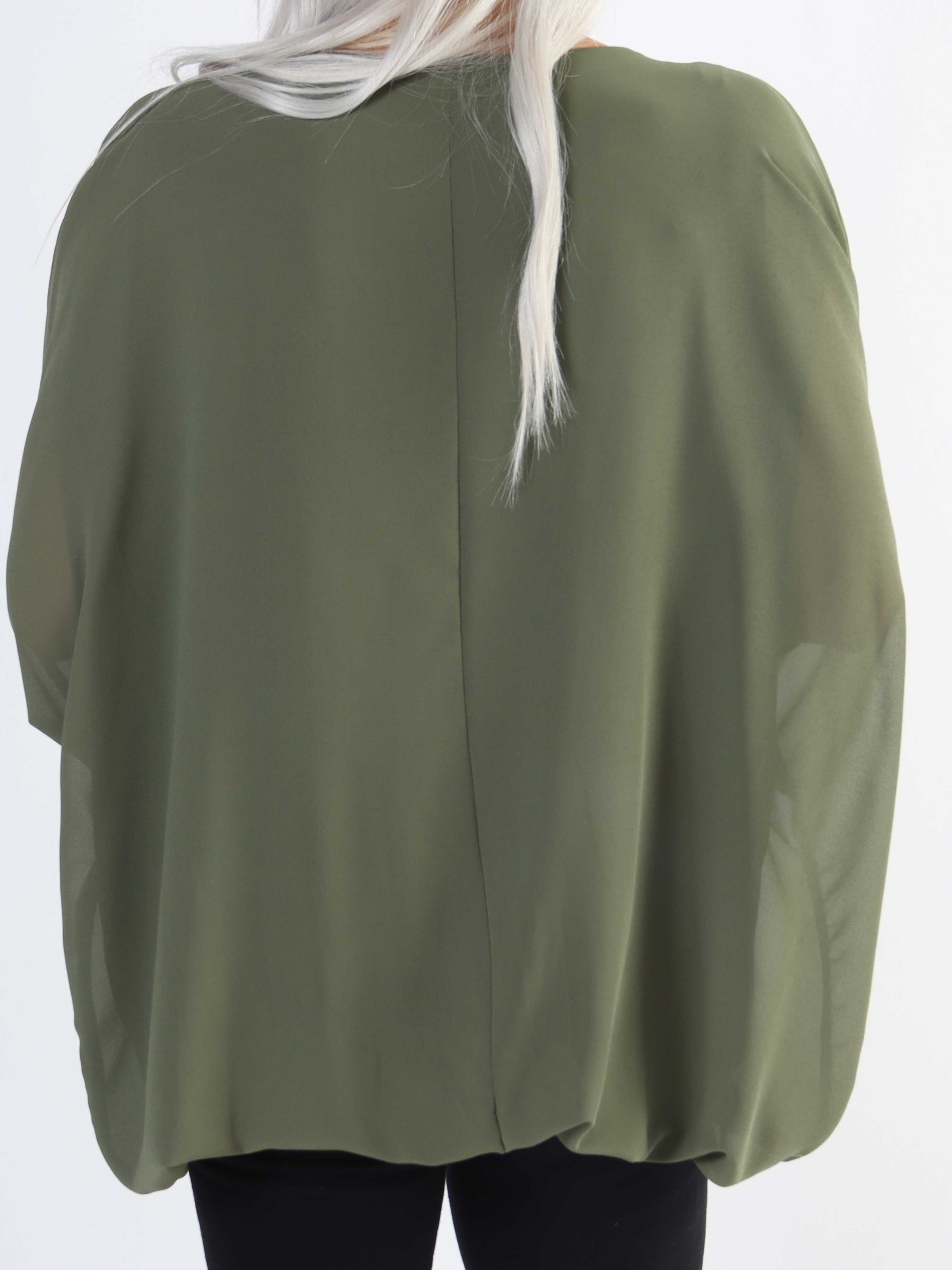 Destiny Plain - Plus size bluse i chiffon med flagermusærmer