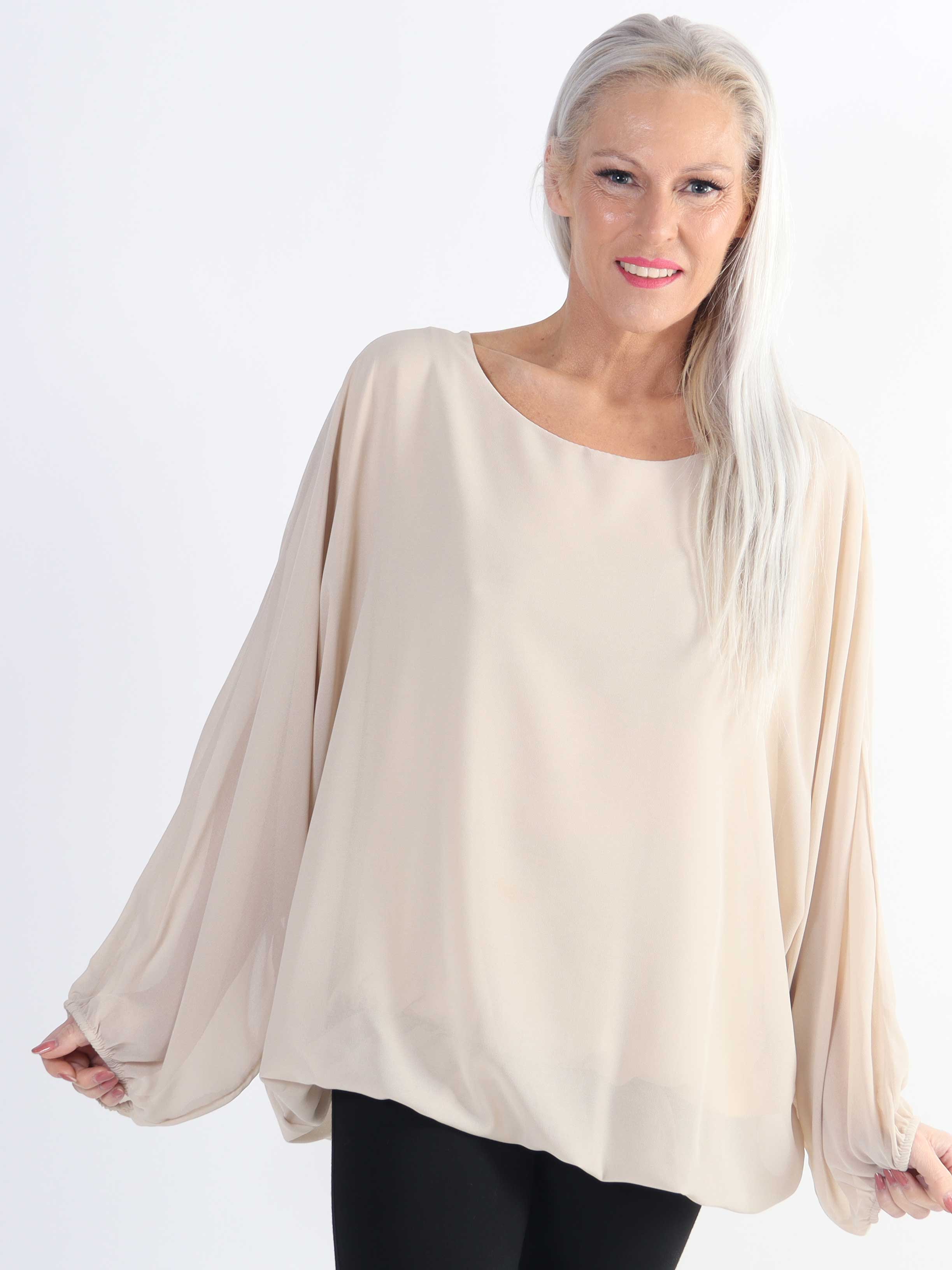 Destiny Plain - Plus size bluse i chiffon med flagermusærmer