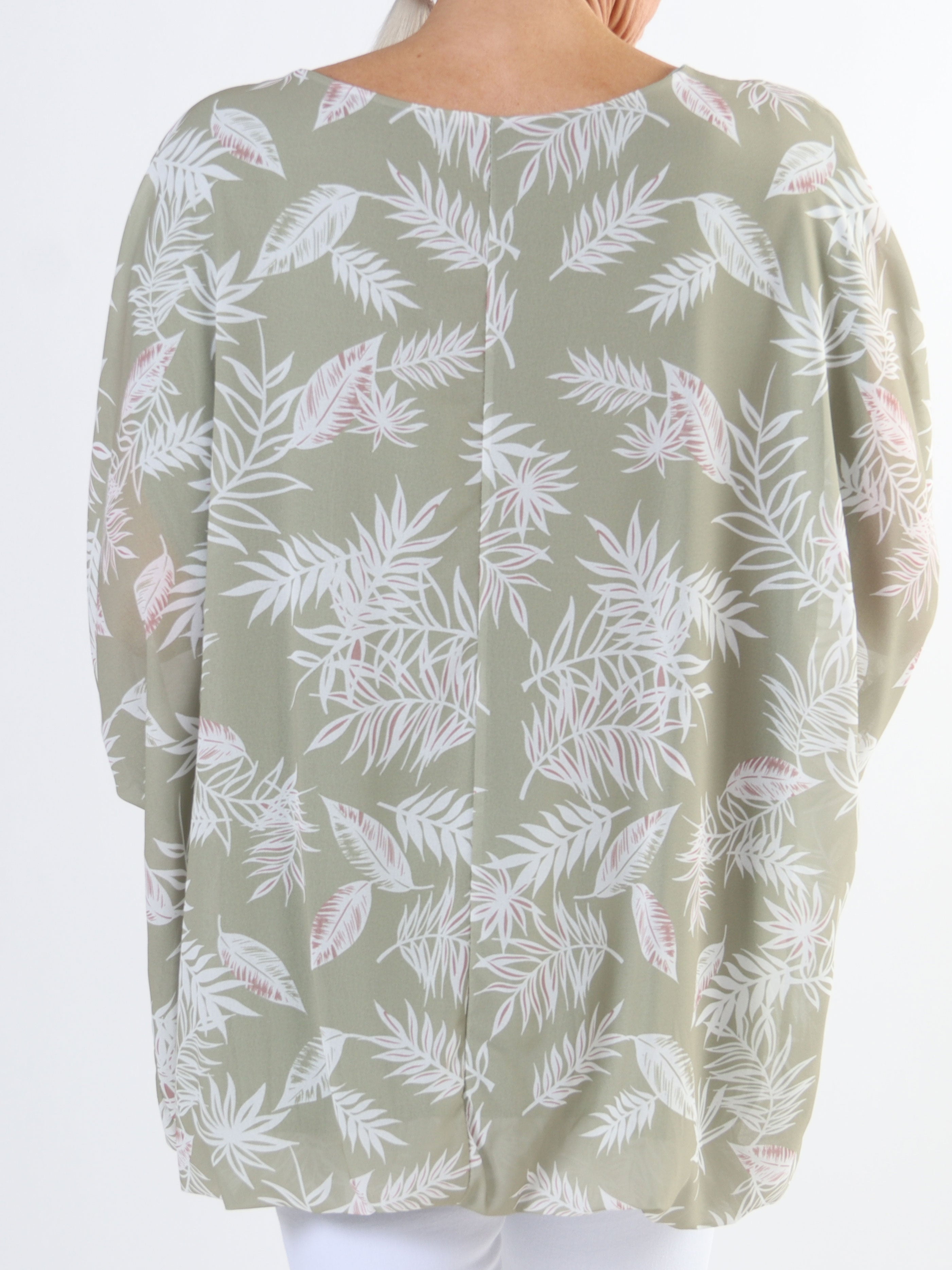 Destiny Leaf - Plus size bluse i chiffon med bladmønster