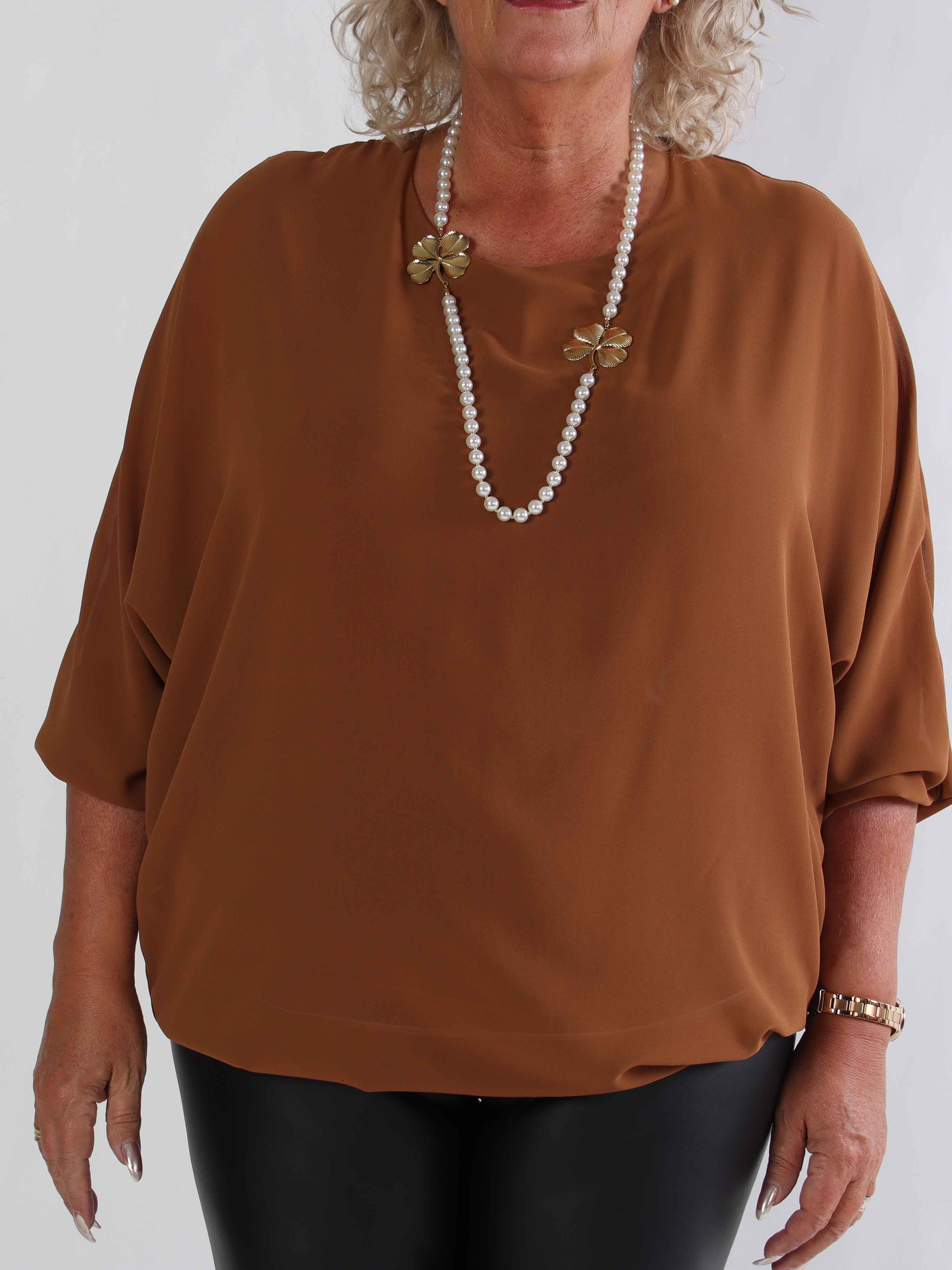 Destiny Plain - Plus size bluse i chiffon med flagermusærmer