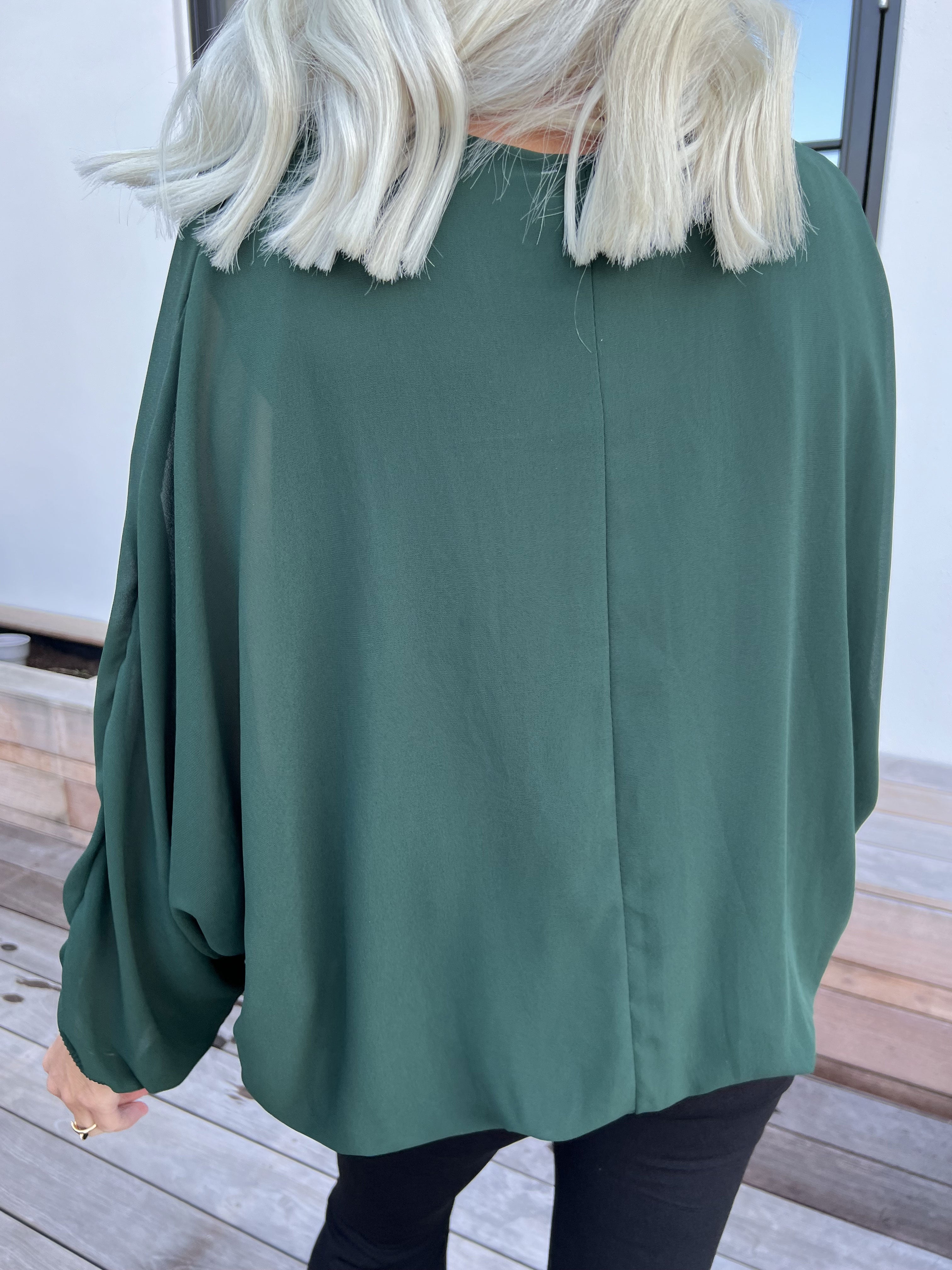 Destiny Plain - Bluse i chiffon med flagermusærmer