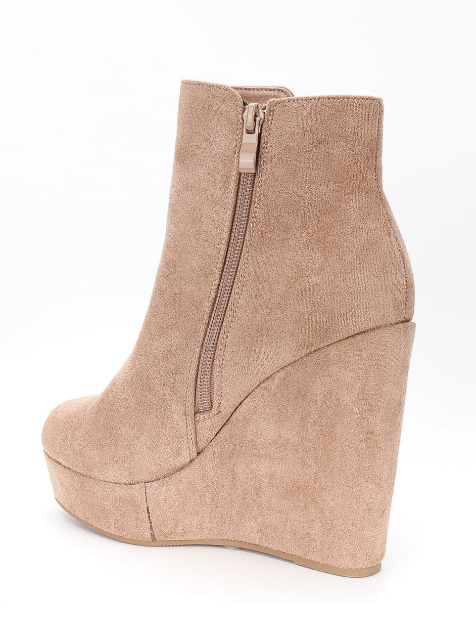 Dilara - Støvler i ruskindslook med kilehæl