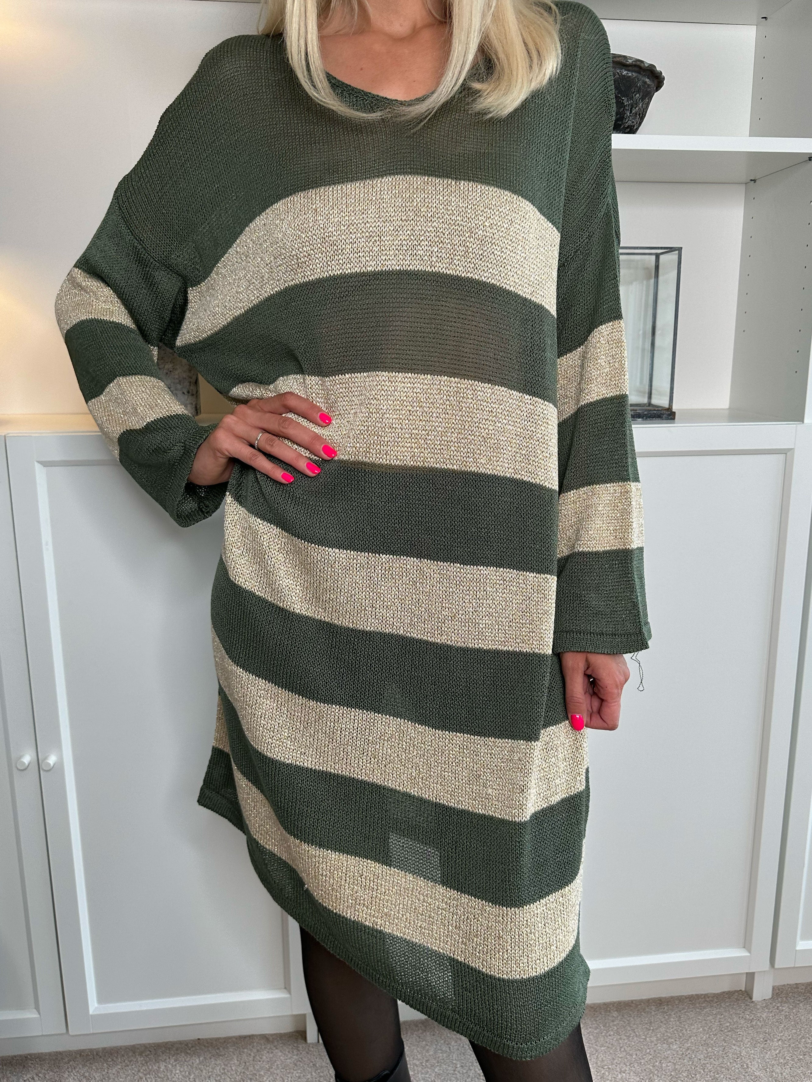 Dima Dress - Strikkjole i viskose med guld striber og v-hals