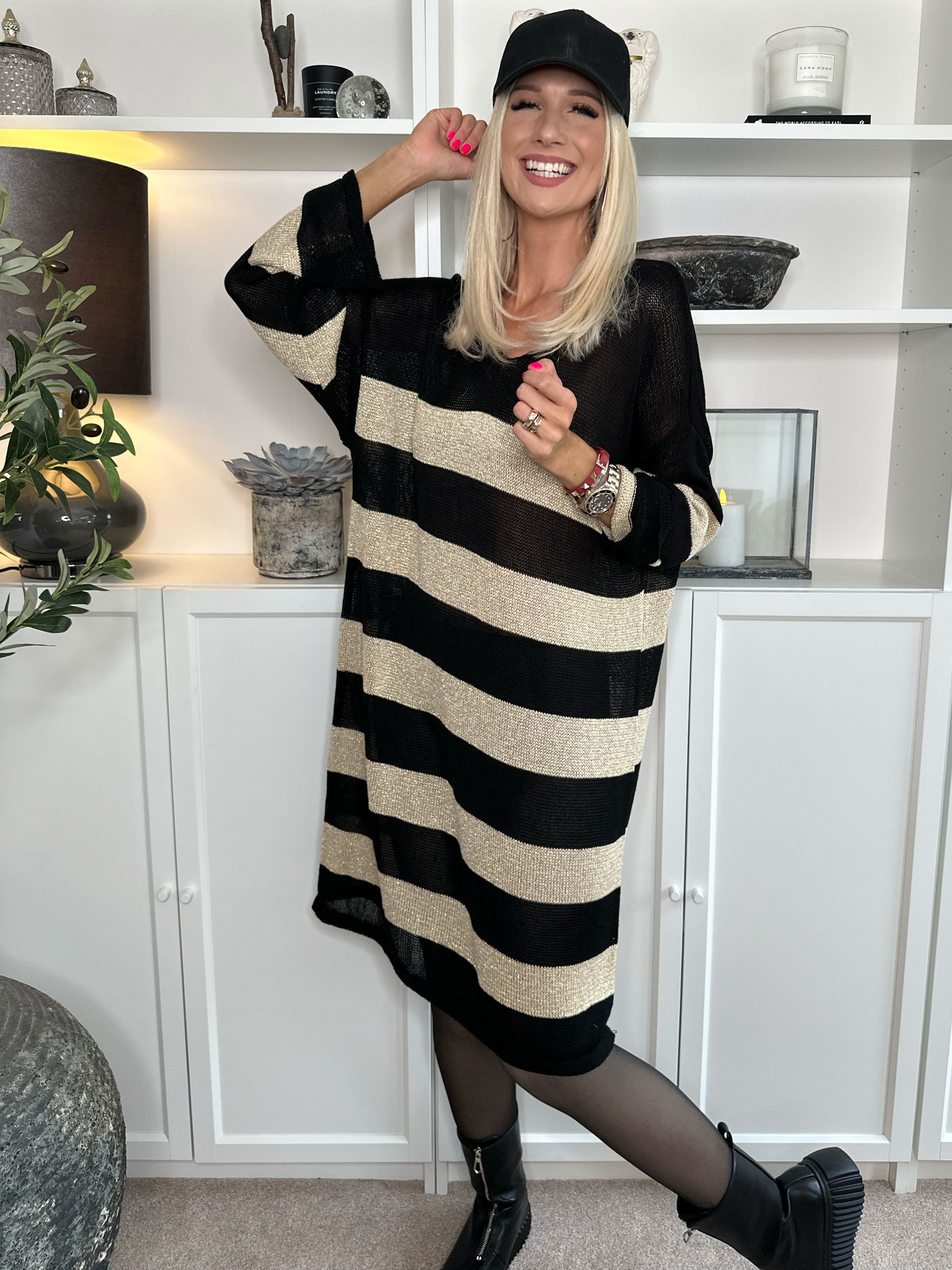 Dima Dress - Strikkjole i viskose med guld striber og v-hals