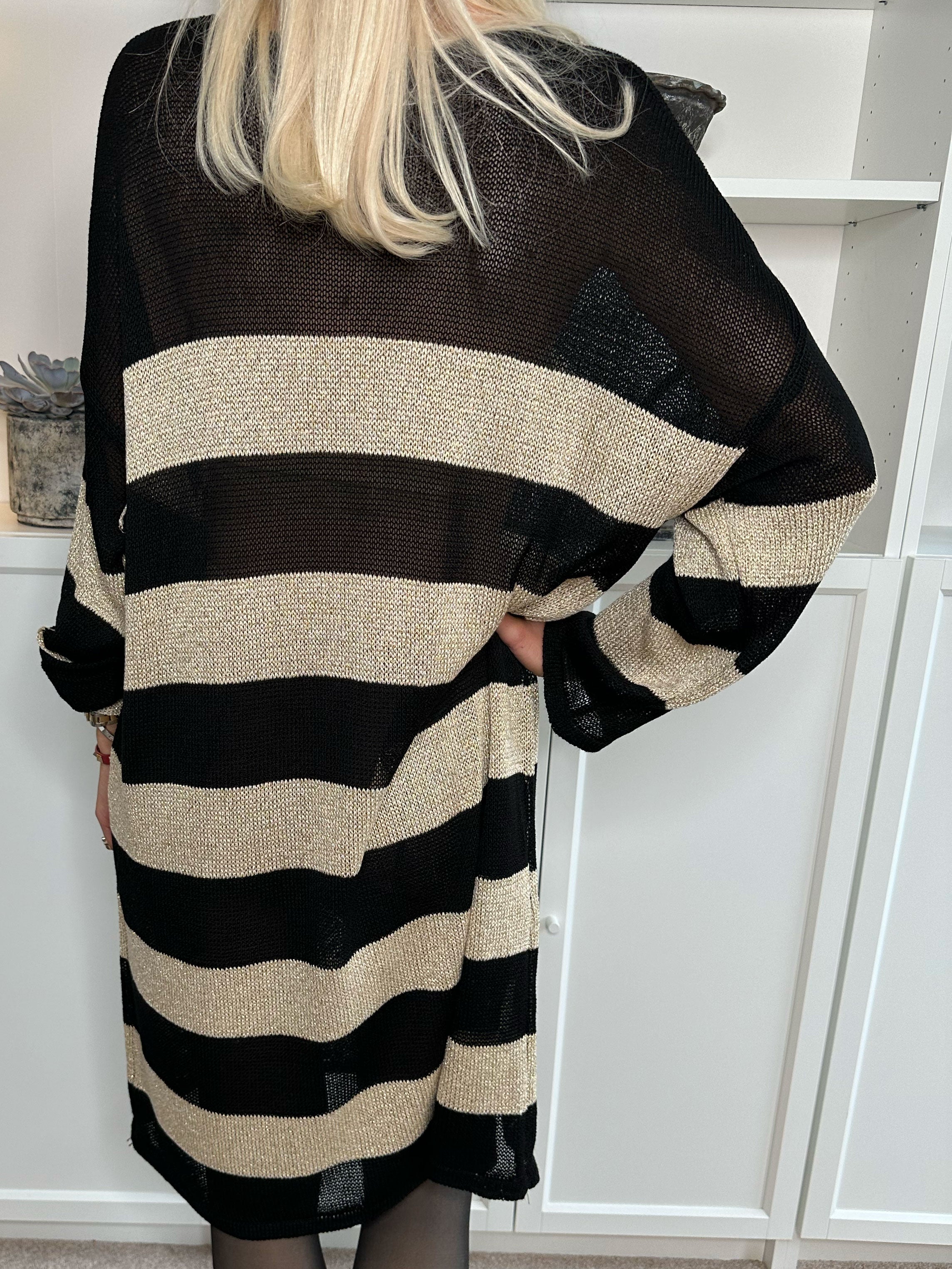 Dima Dress - Strikkjole i viskose med guld striber og v-hals