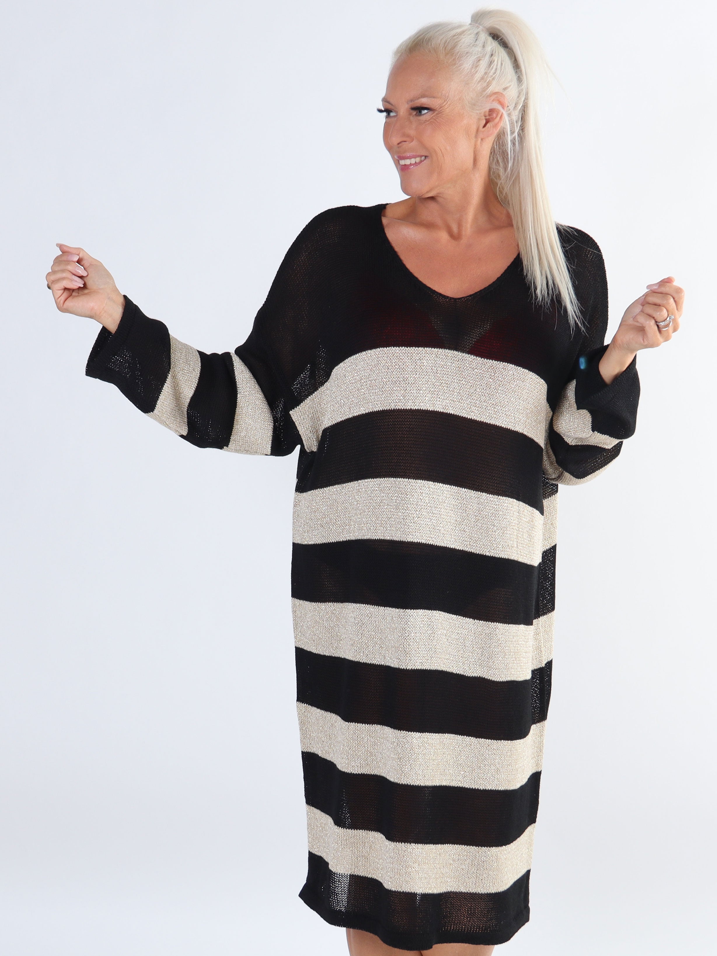 Dima Dress - Plus size strikkjole i viskose med guld striber