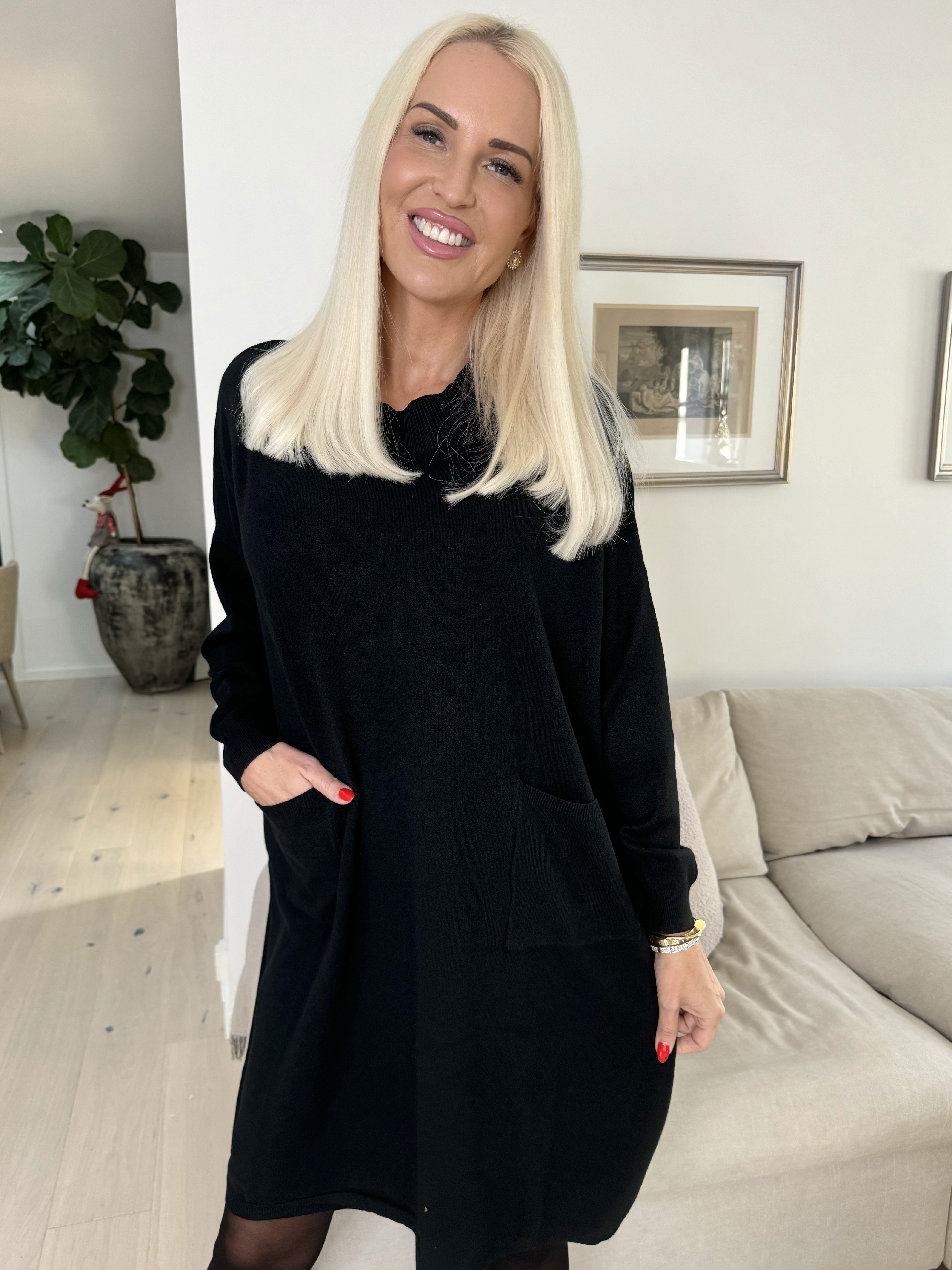 Dima - Blød strikkjole med lommer