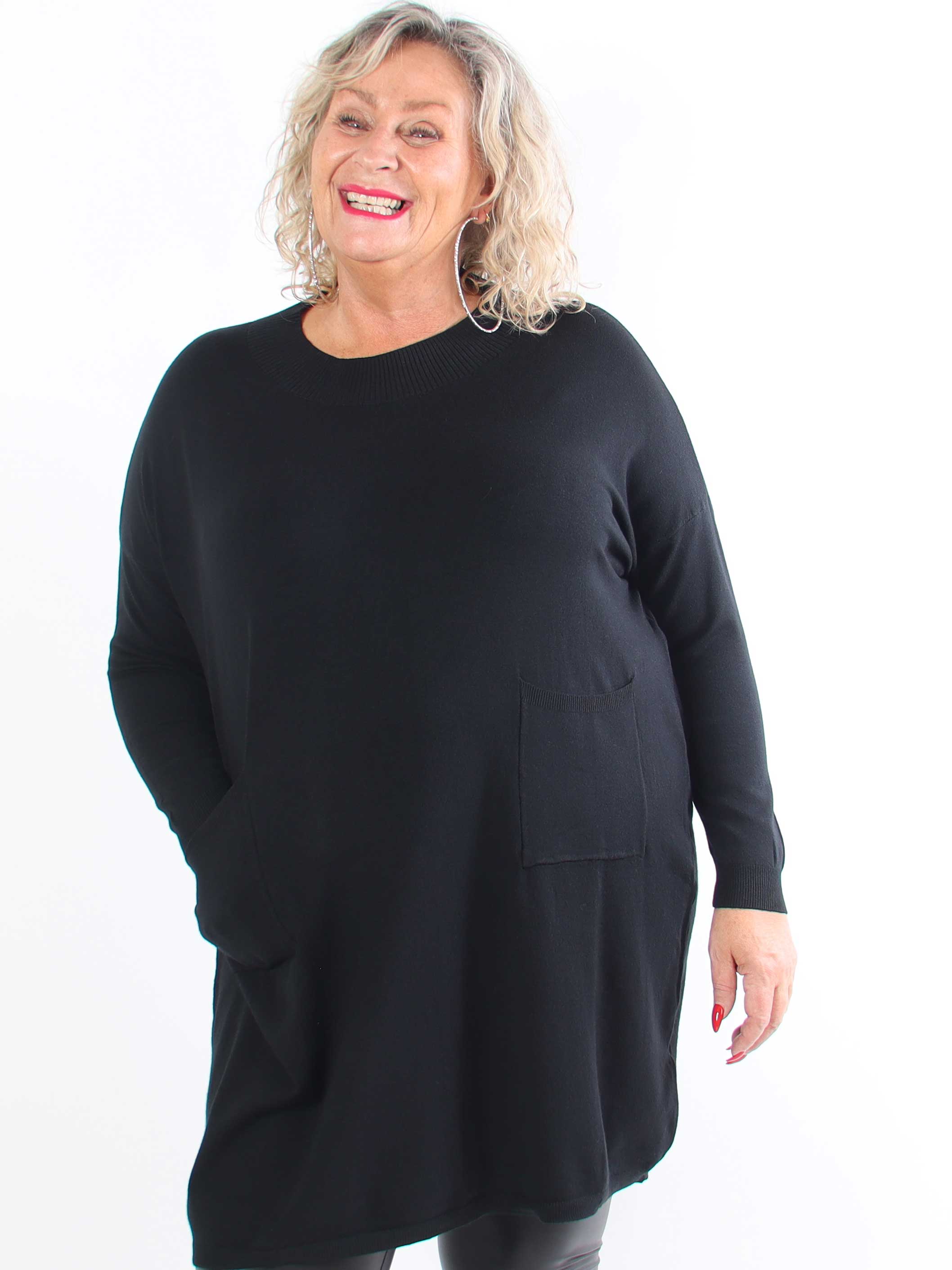 Dima - Blød plus size strikkjole med lommer