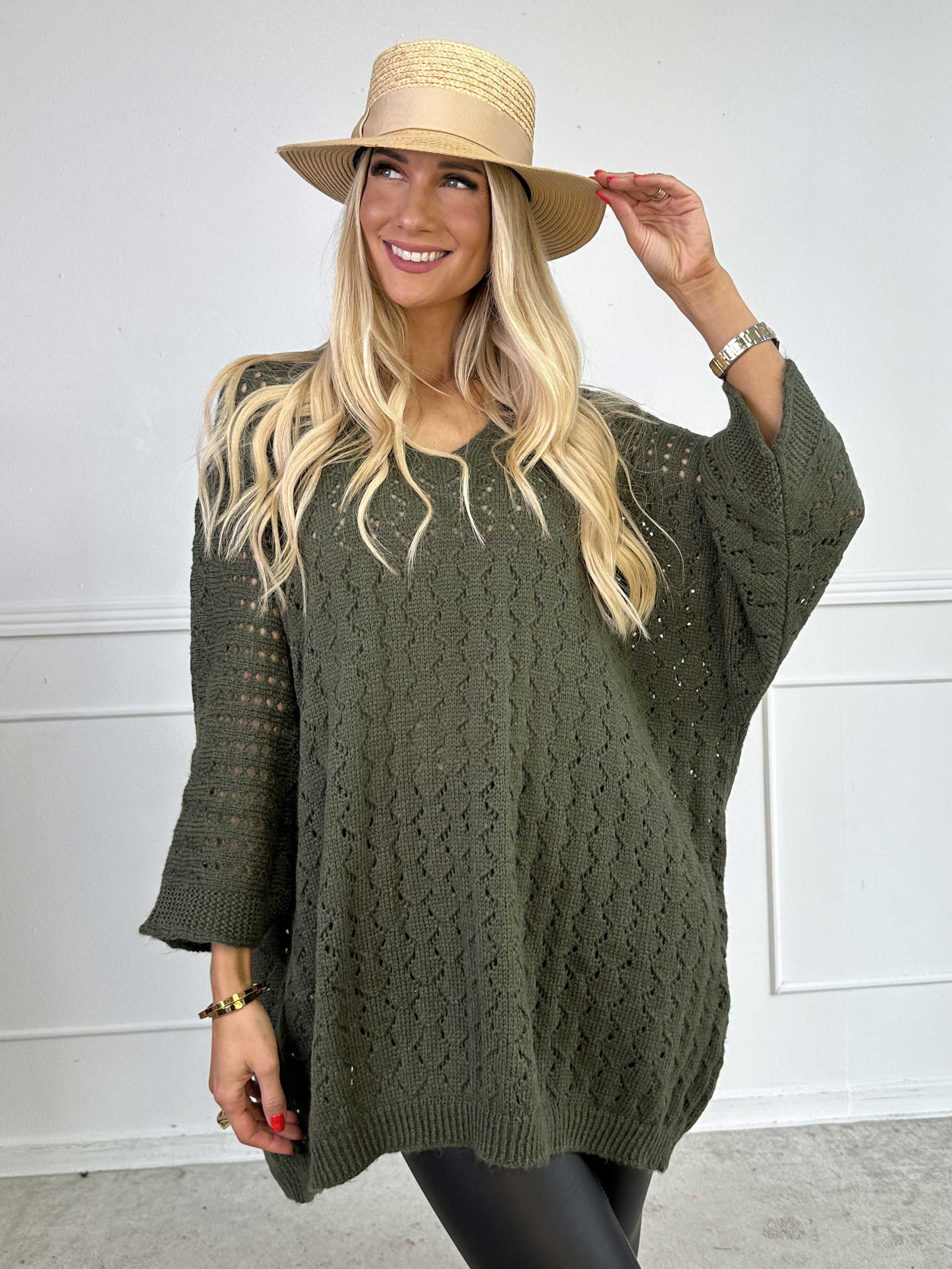 Disa - Striktrøje med fint hullet mønster