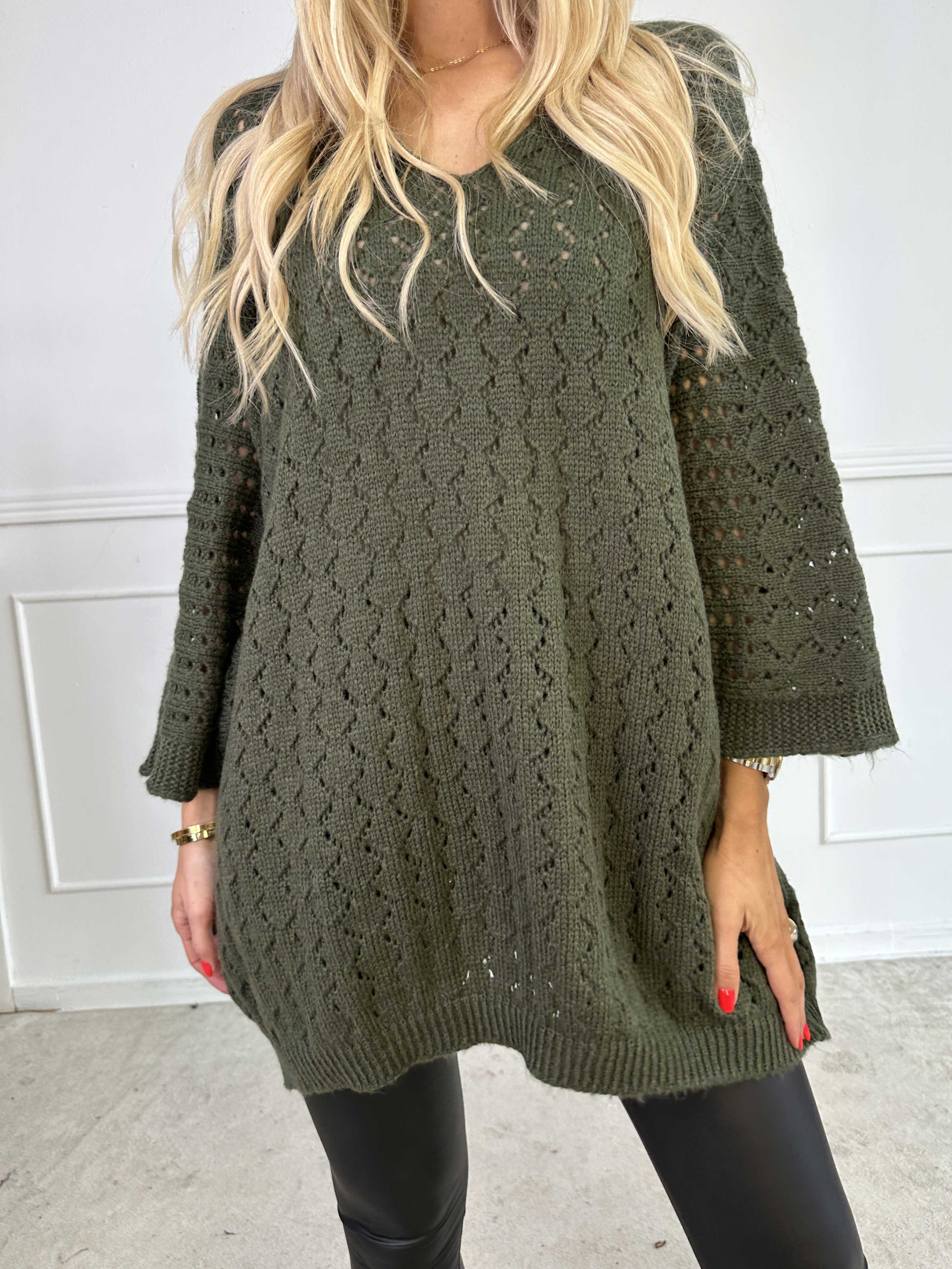 Disa - Striktrøje med fint hullet mønster