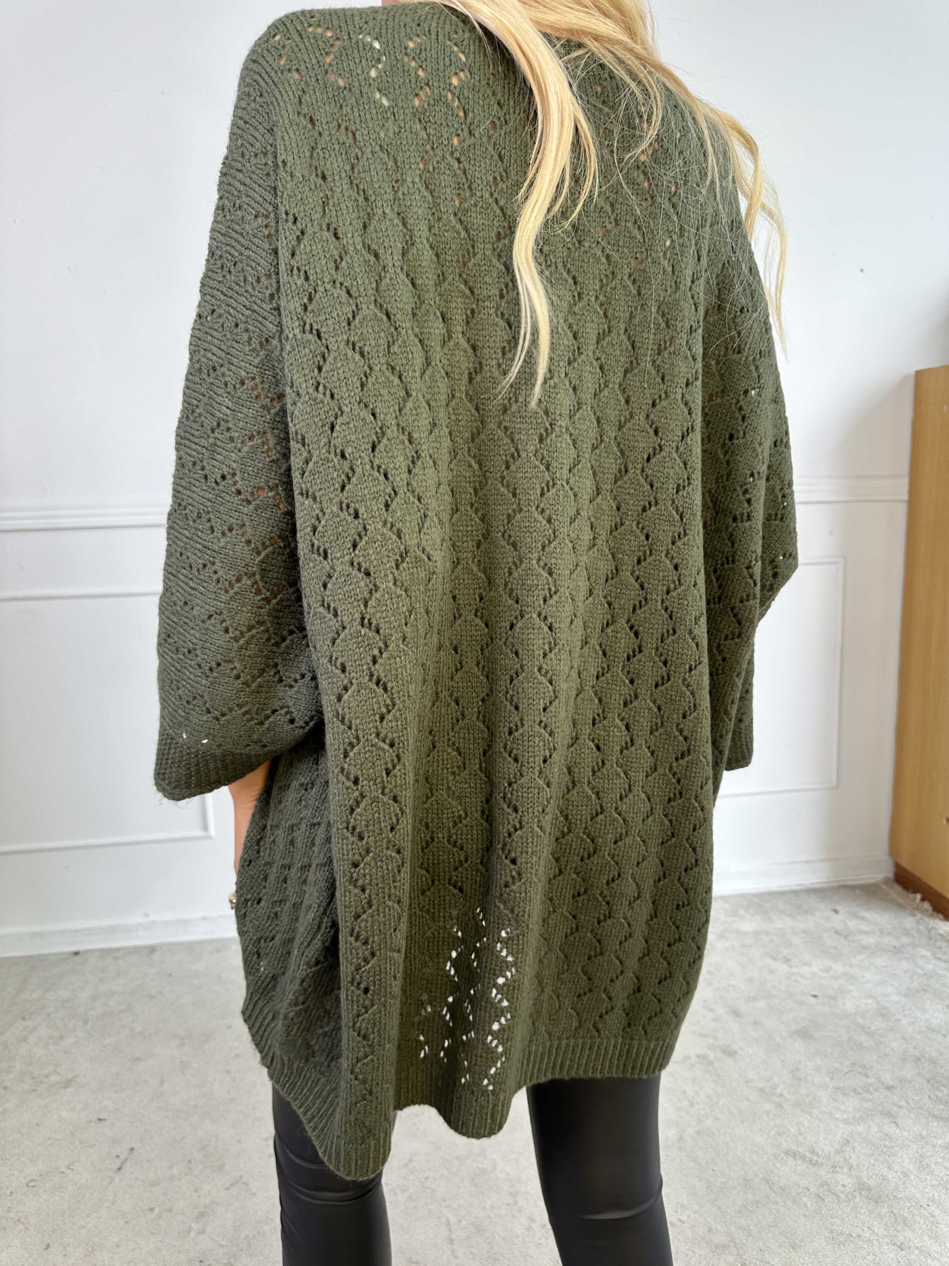 Disa - Striktrøje med fint hullet mønster