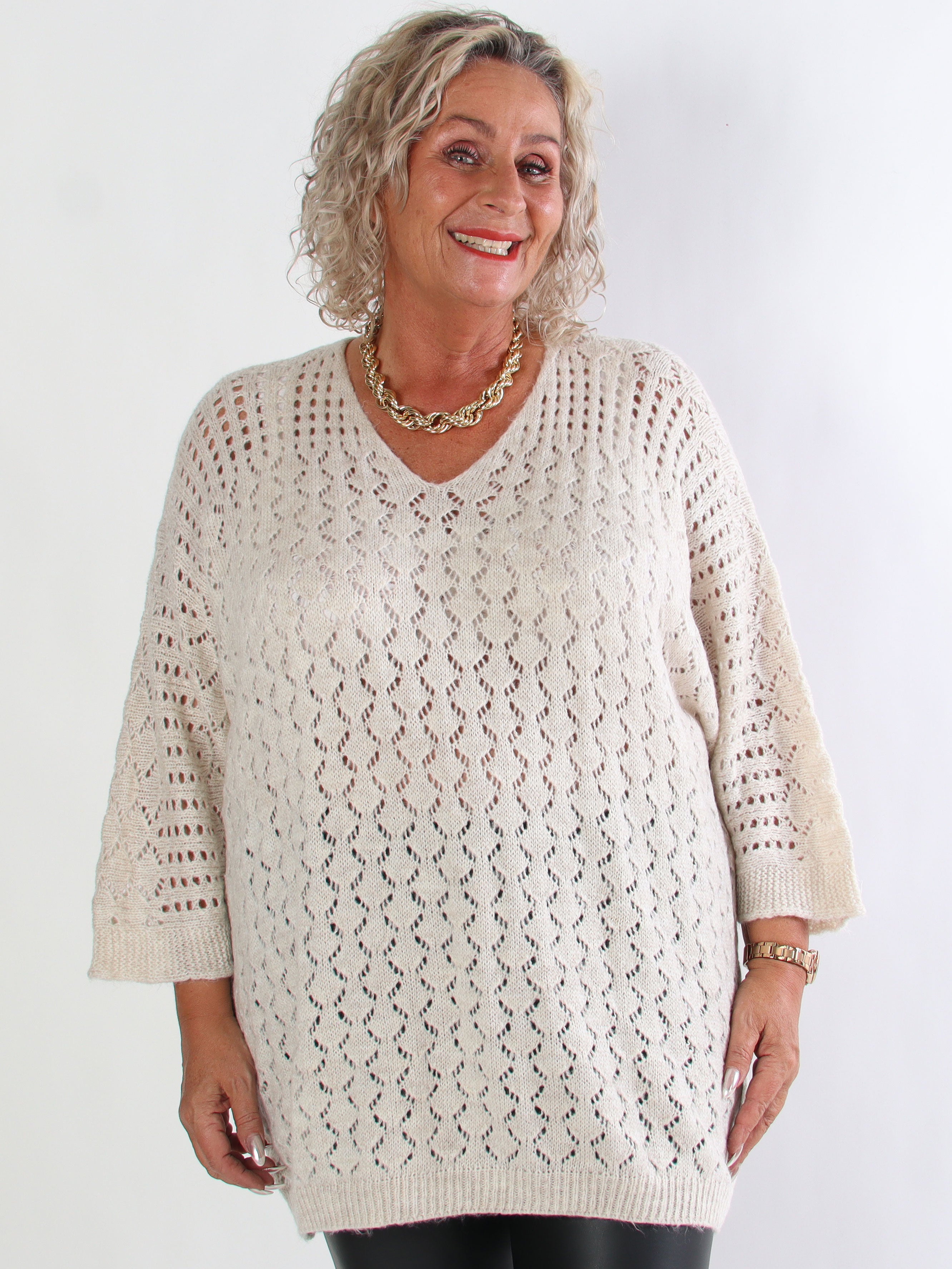 Disa - Plus size striktrøje med fint hullet mønster