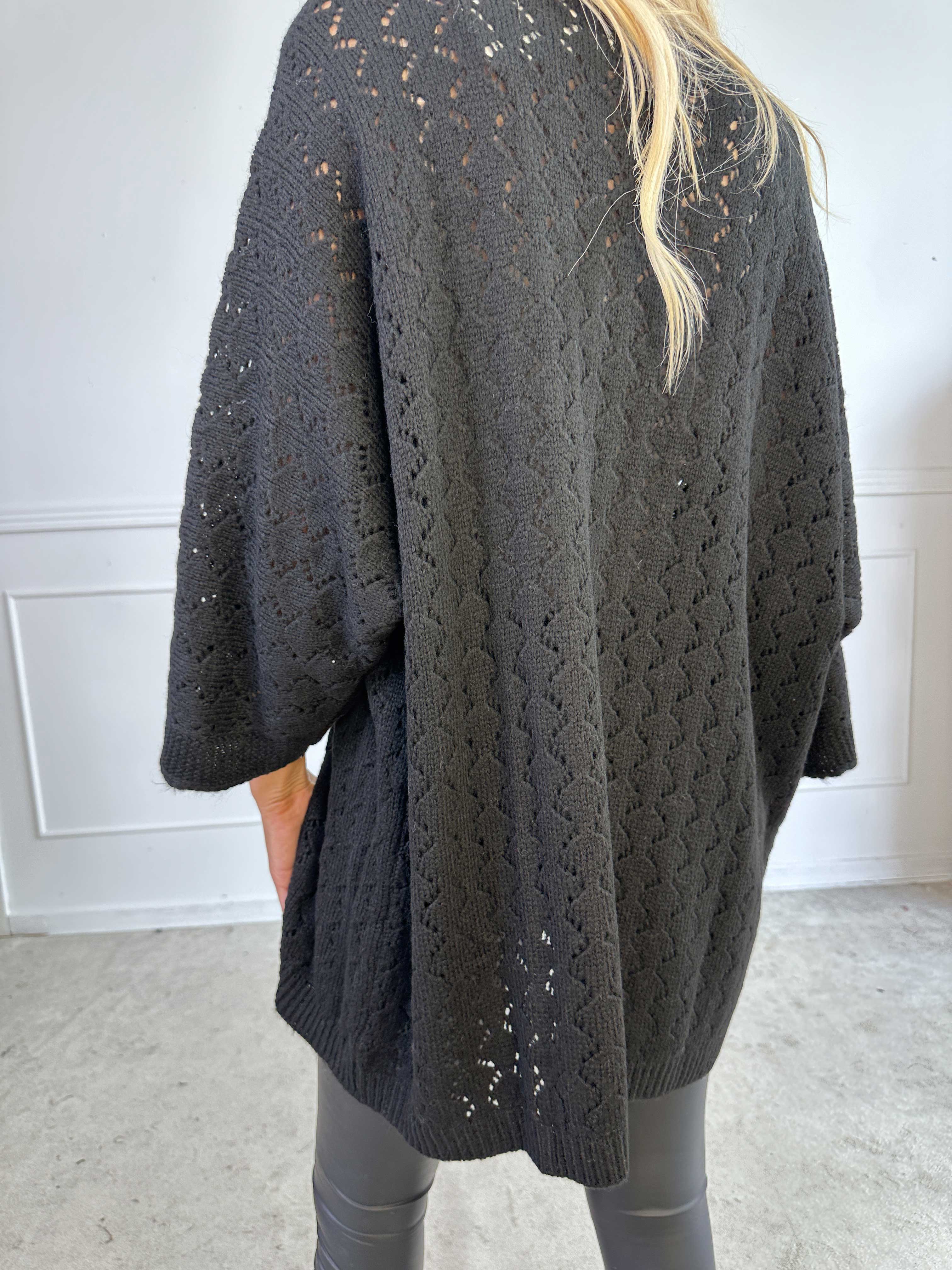 Disa - Striktrøje med fint hullet mønster