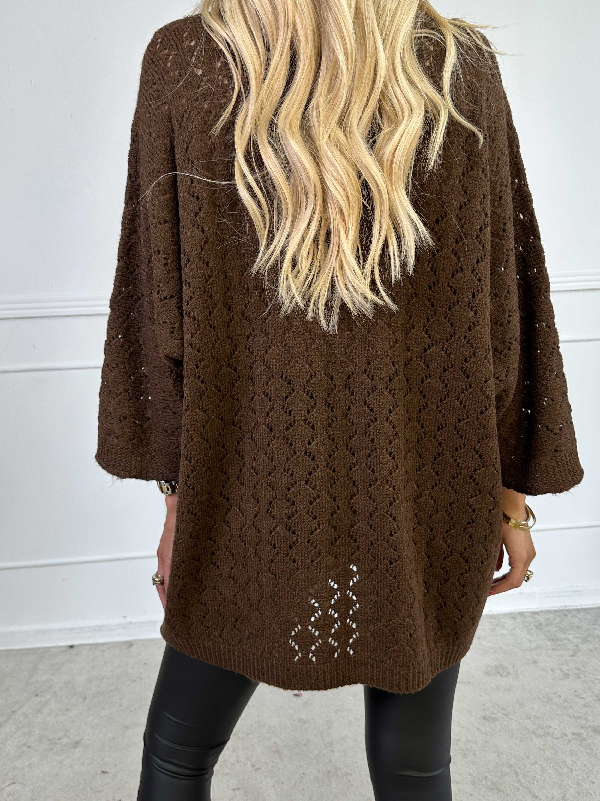 Disa - Striktrøje med fint hullet mønster