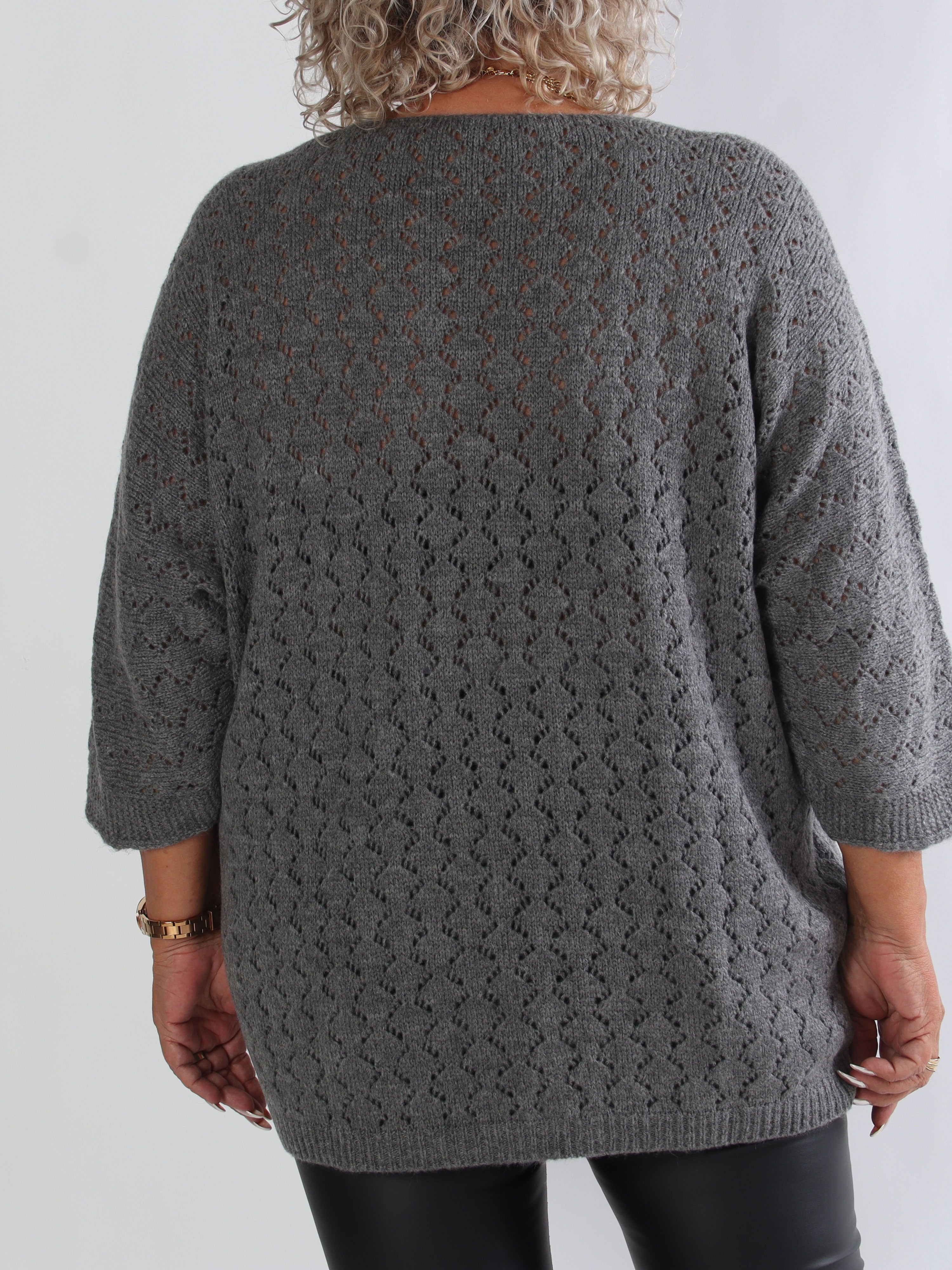 Disa - Plus size striktrøje med fint hullet mønster