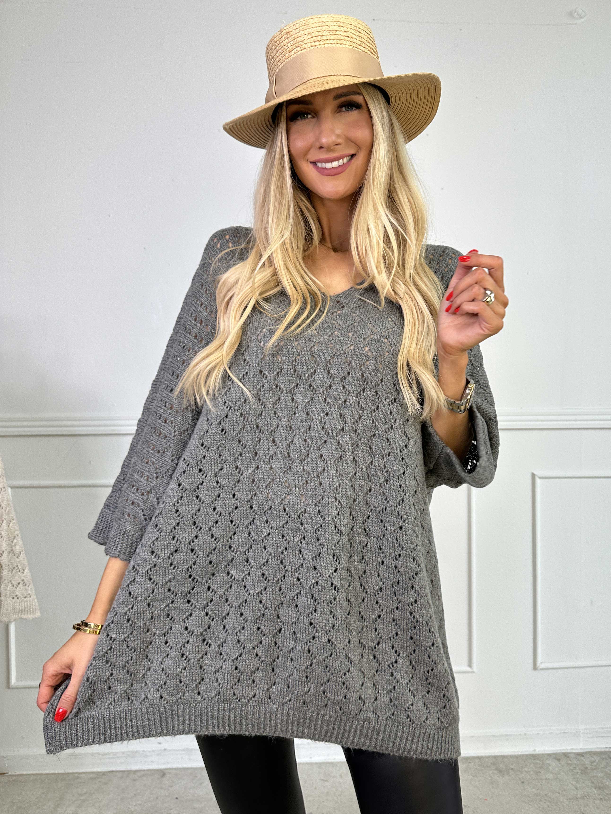 Disa - Striktrøje med fint hullet mønster