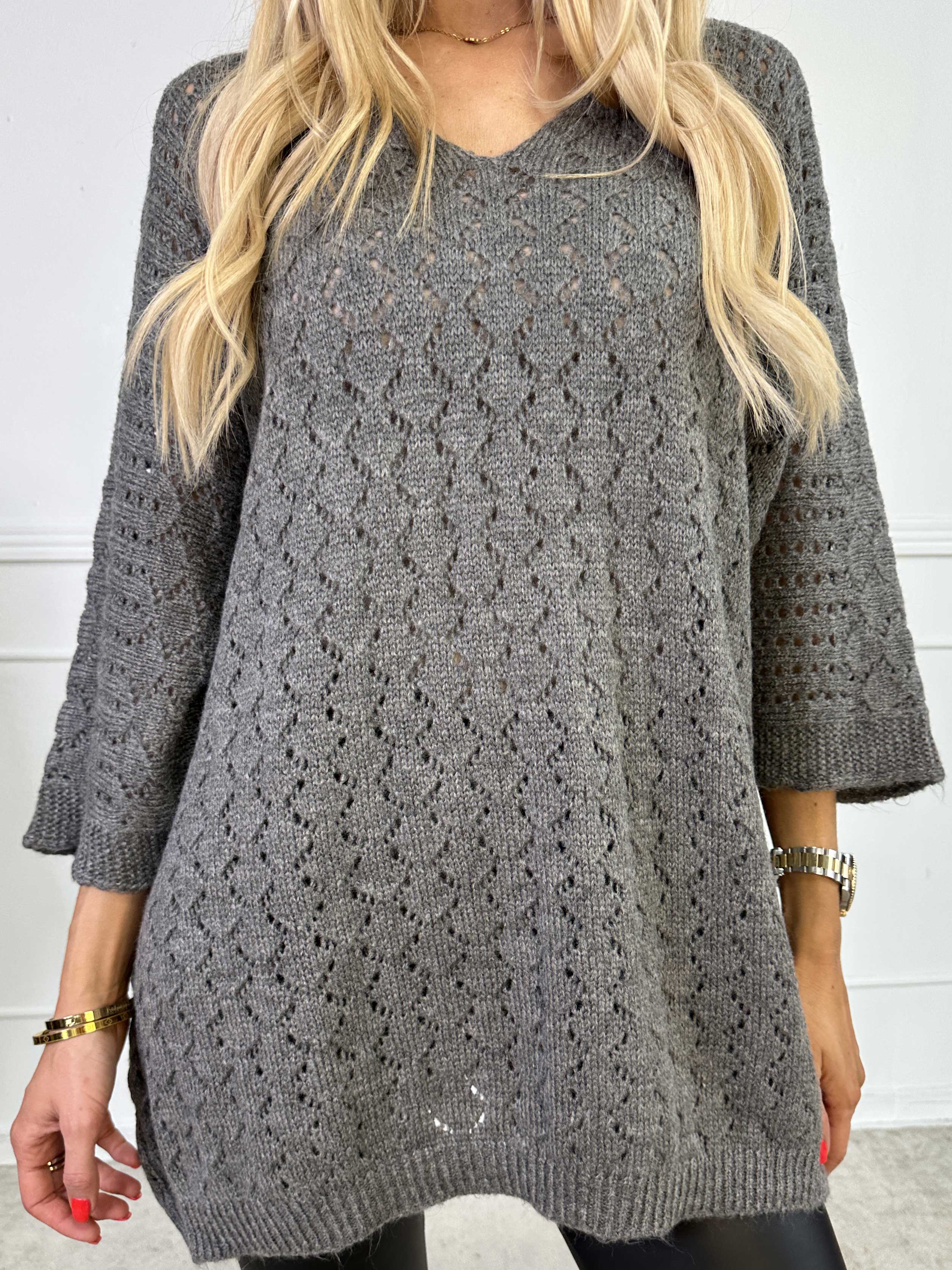 Disa - Striktrøje med fint hullet mønster