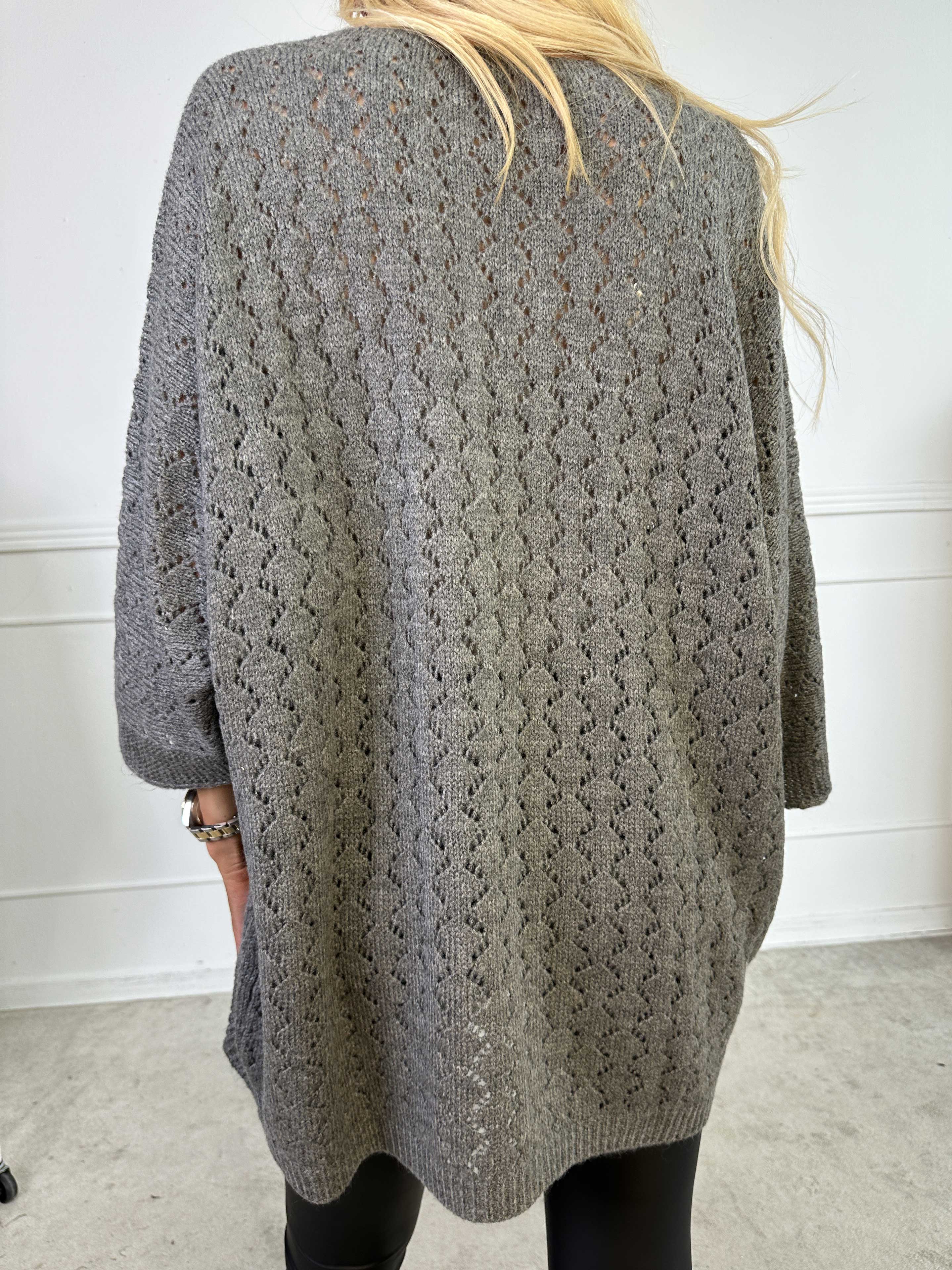 Disa - Striktrøje med fint hullet mønster