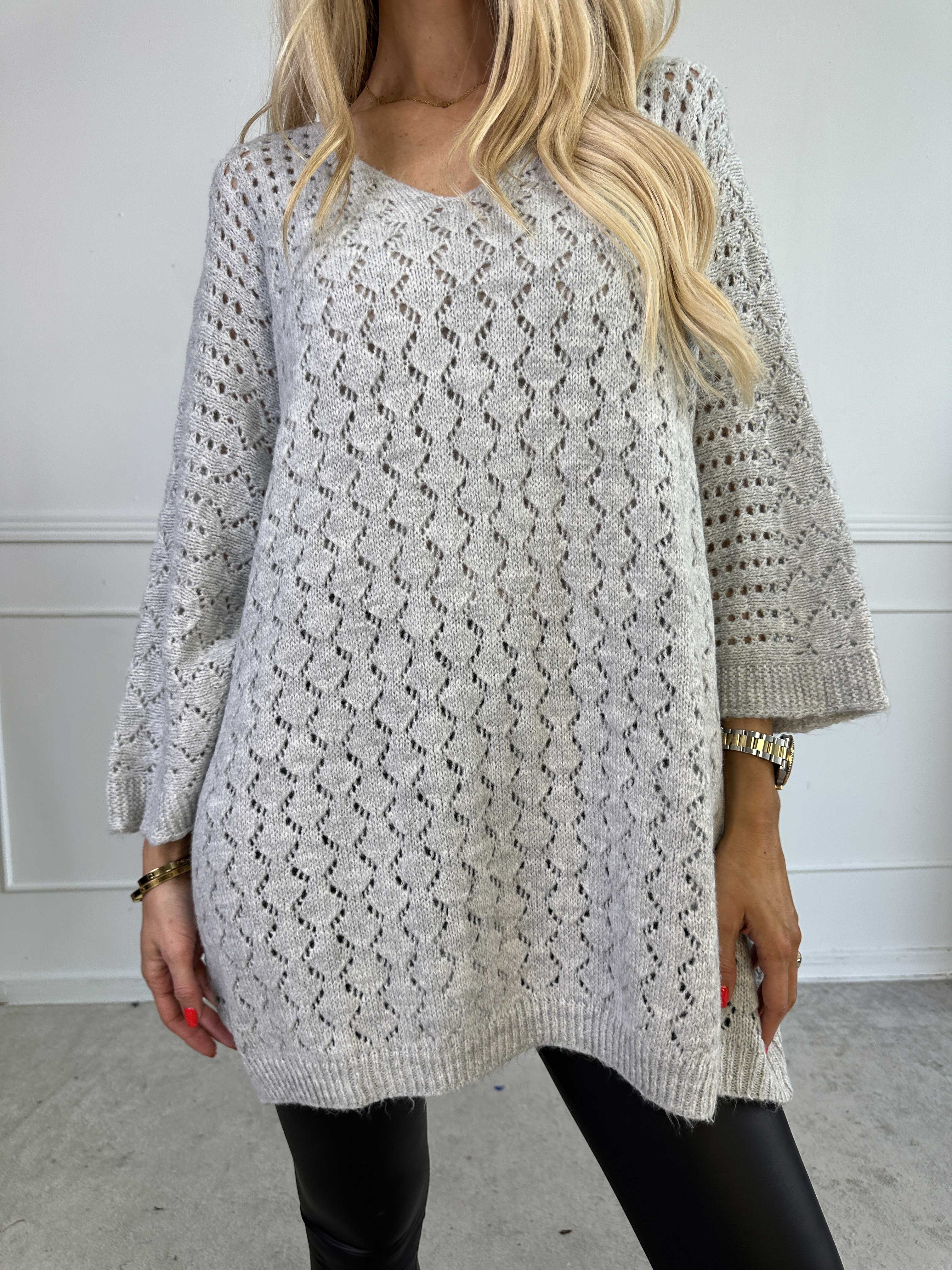 Disa - Striktrøje med fint hullet mønster