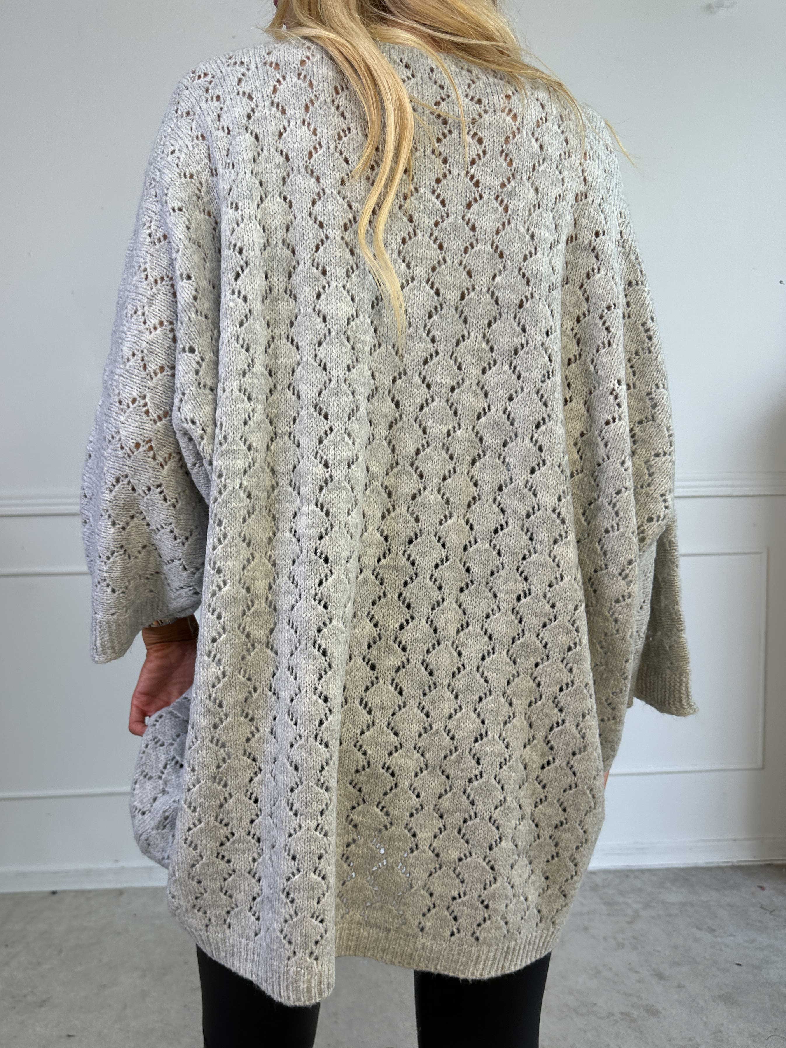 Disa - Striktrøje med fint hullet mønster