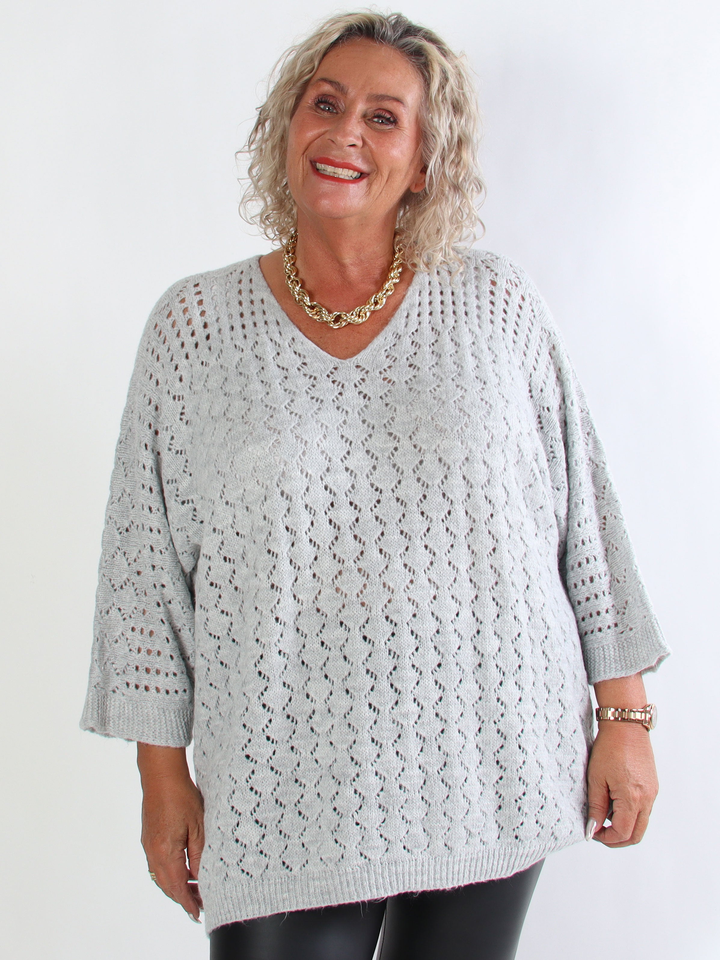 Disa - Plus size striktrøje med fint hullet mønster