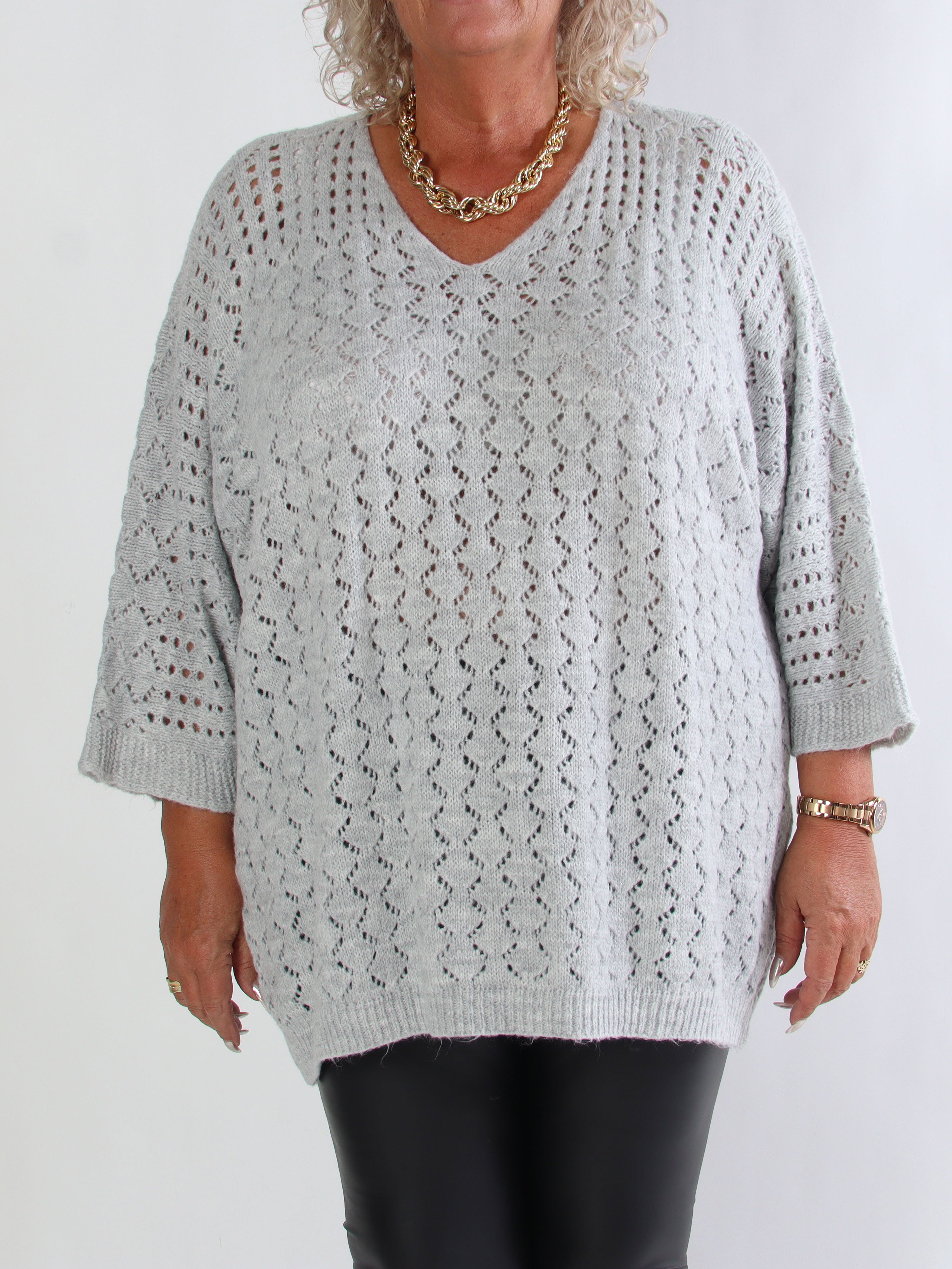 Disa - Plus size striktrøje med fint hullet mønster