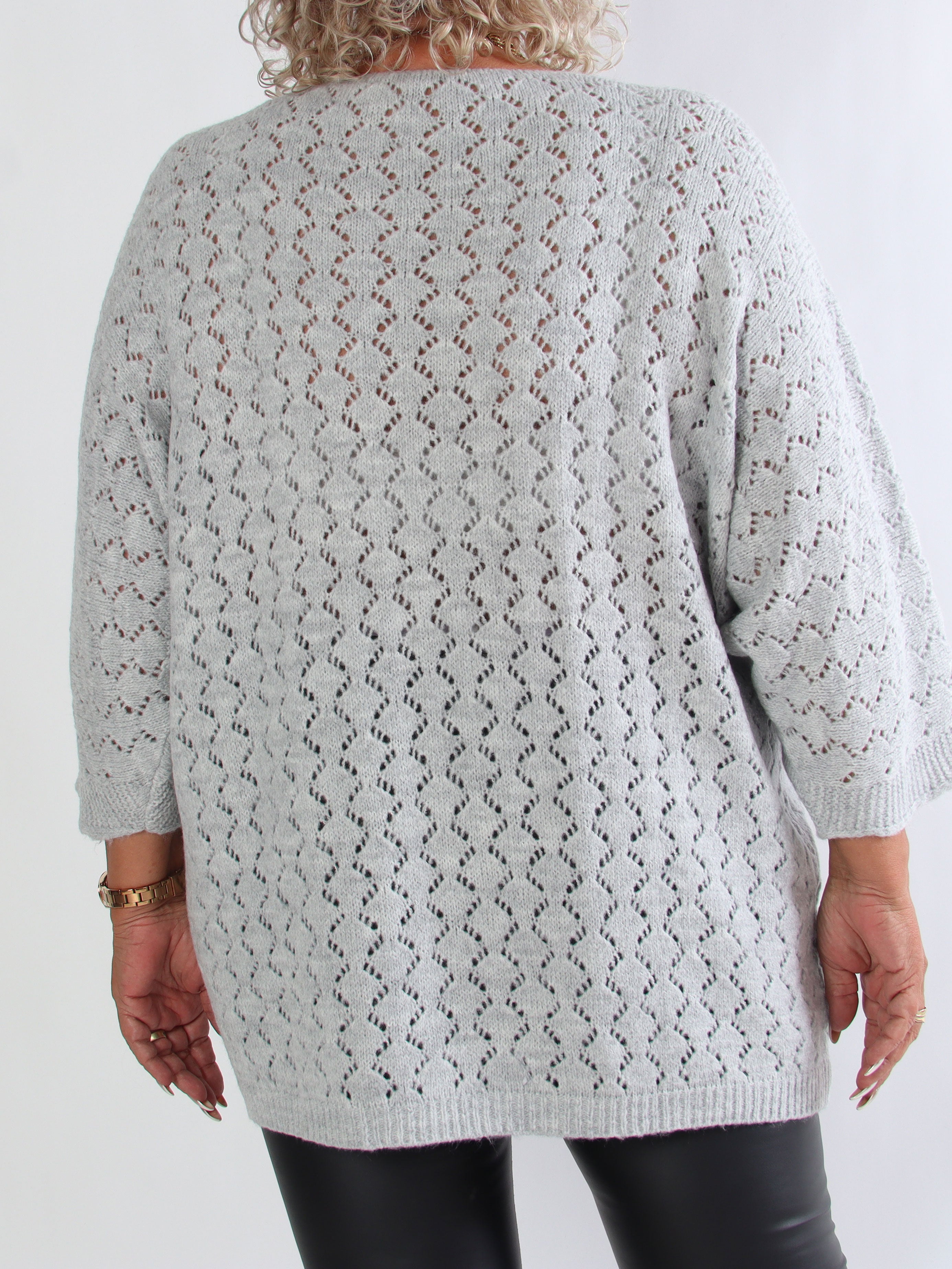 Disa - Plus size striktrøje med fint hullet mønster