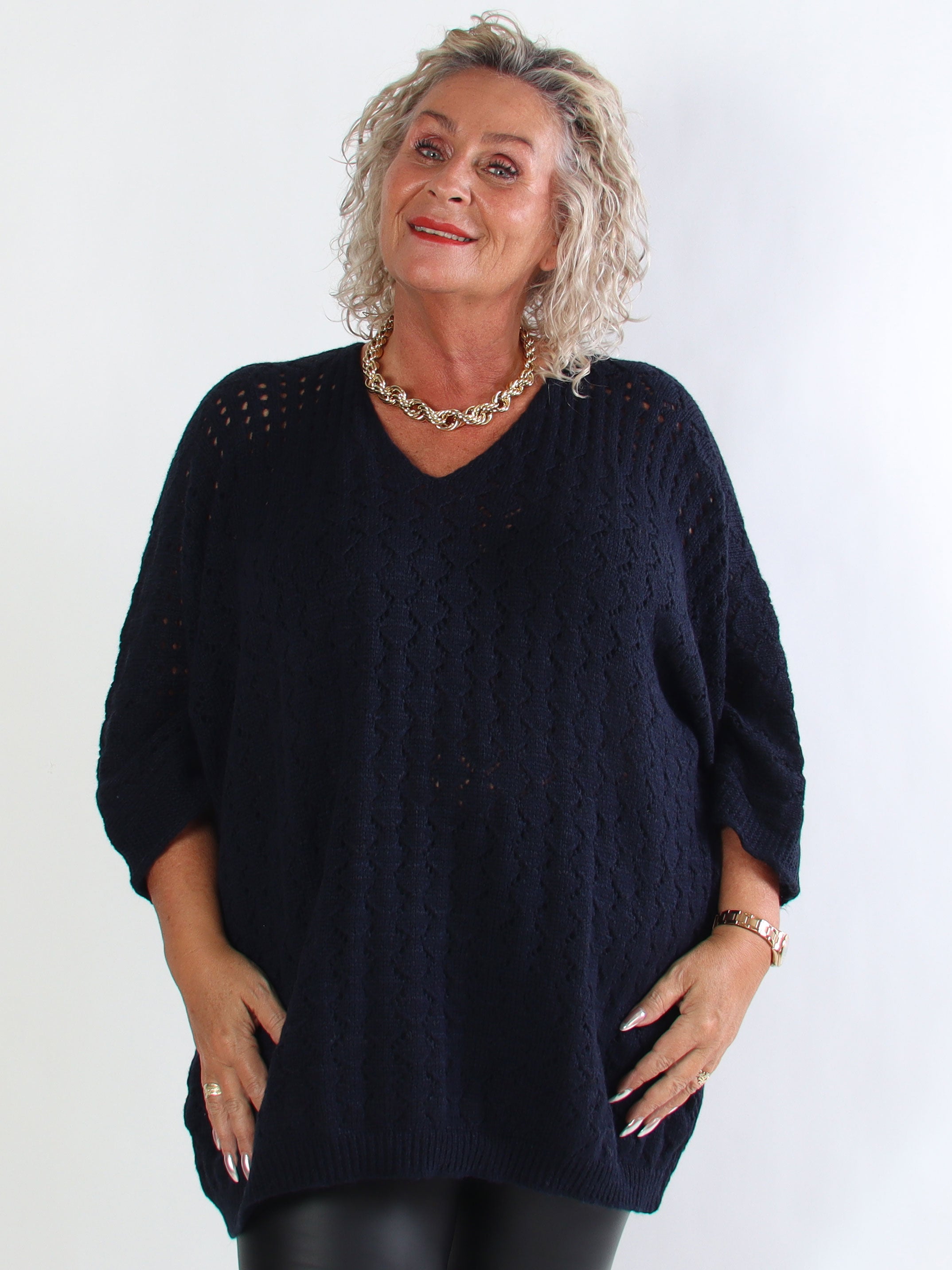 Disa - Plus size striktrøje med fint hullet mønster