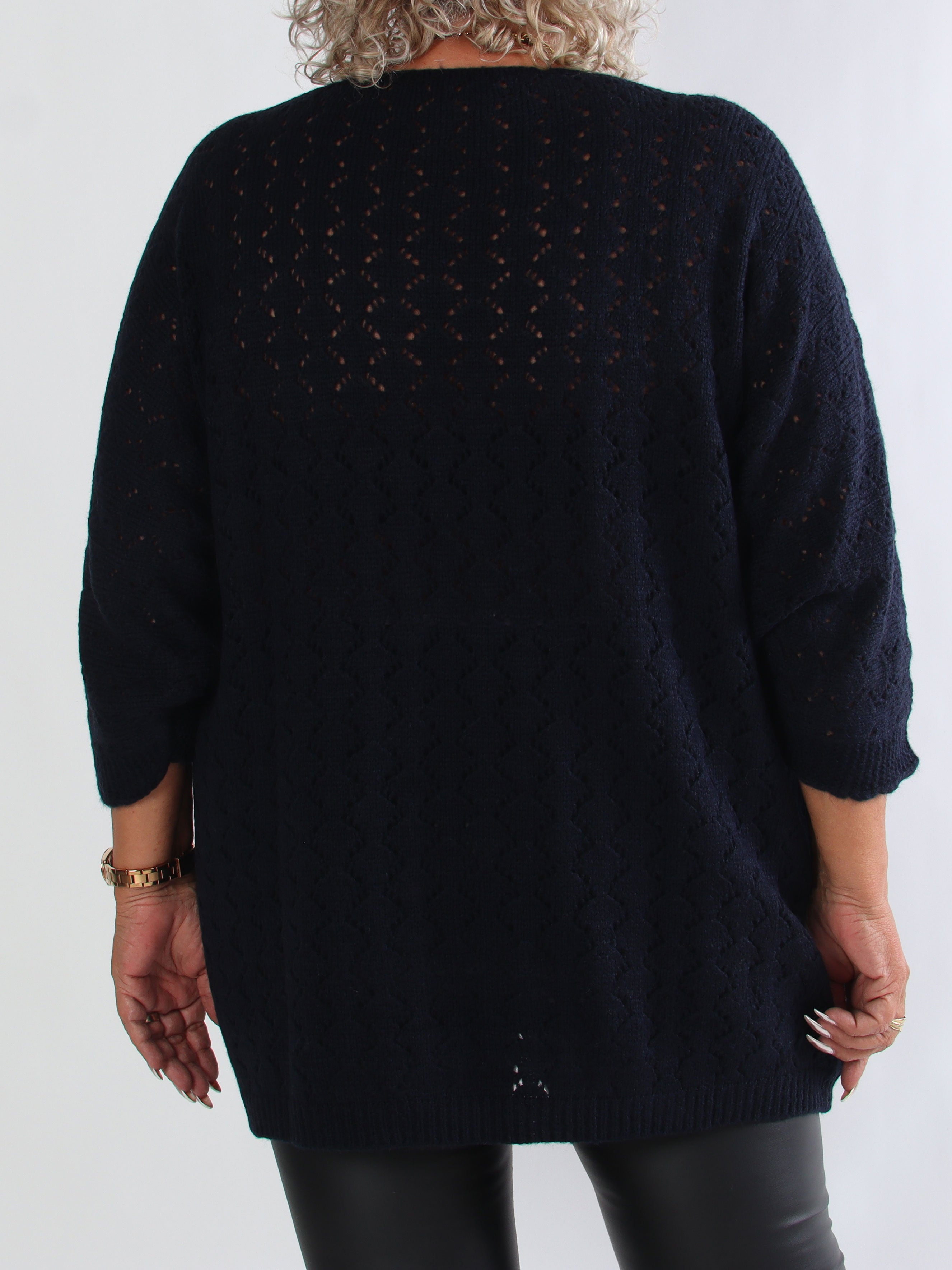 Disa - Plus size striktrøje med fint hullet mønster