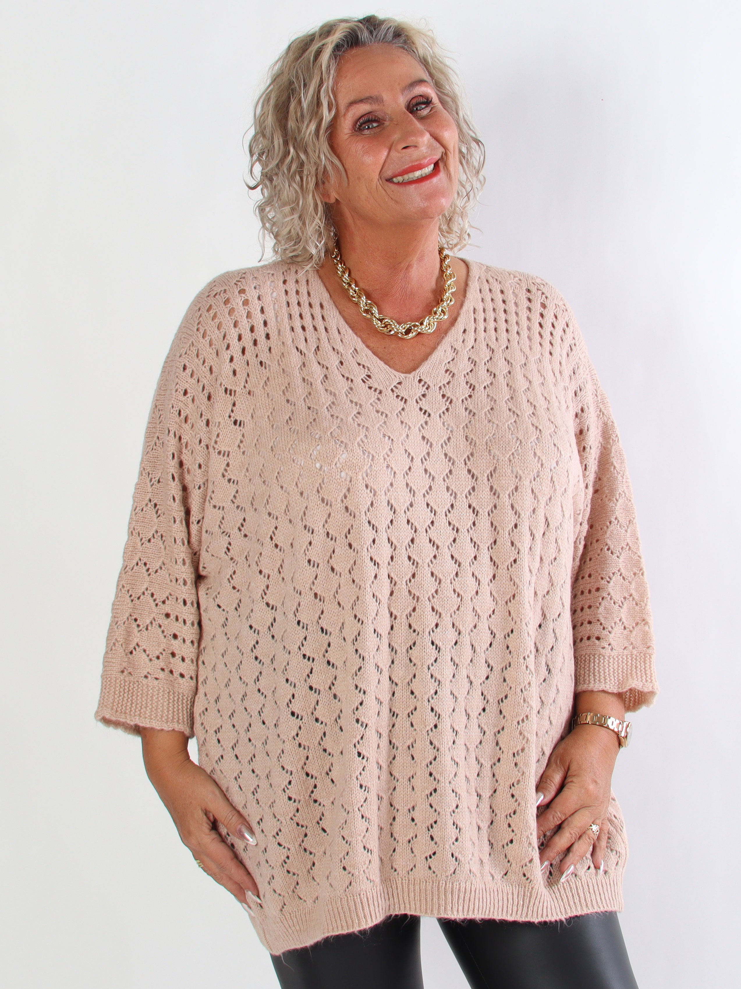 Disa - Plus size striktrøje med fint hullet mønster