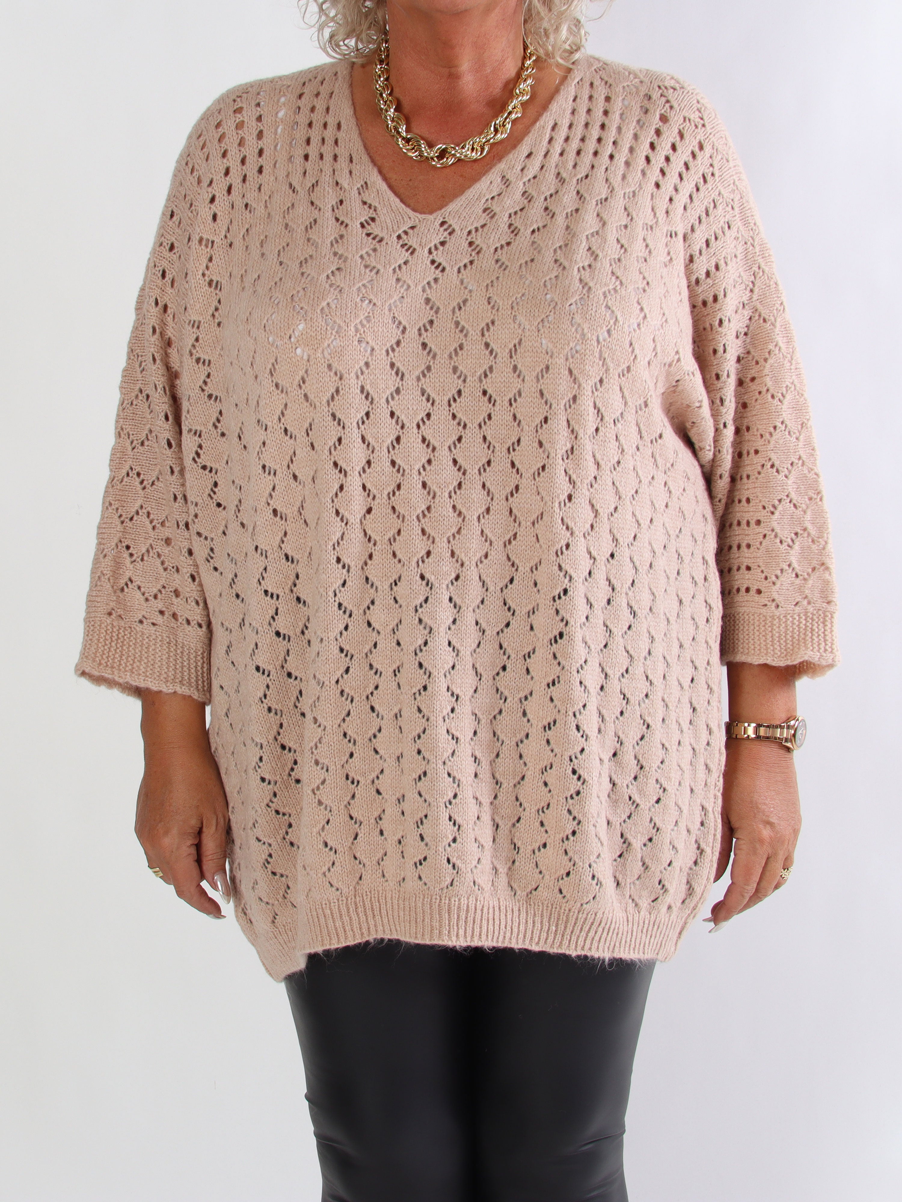 Disa - Plus size striktrøje med fint hullet mønster