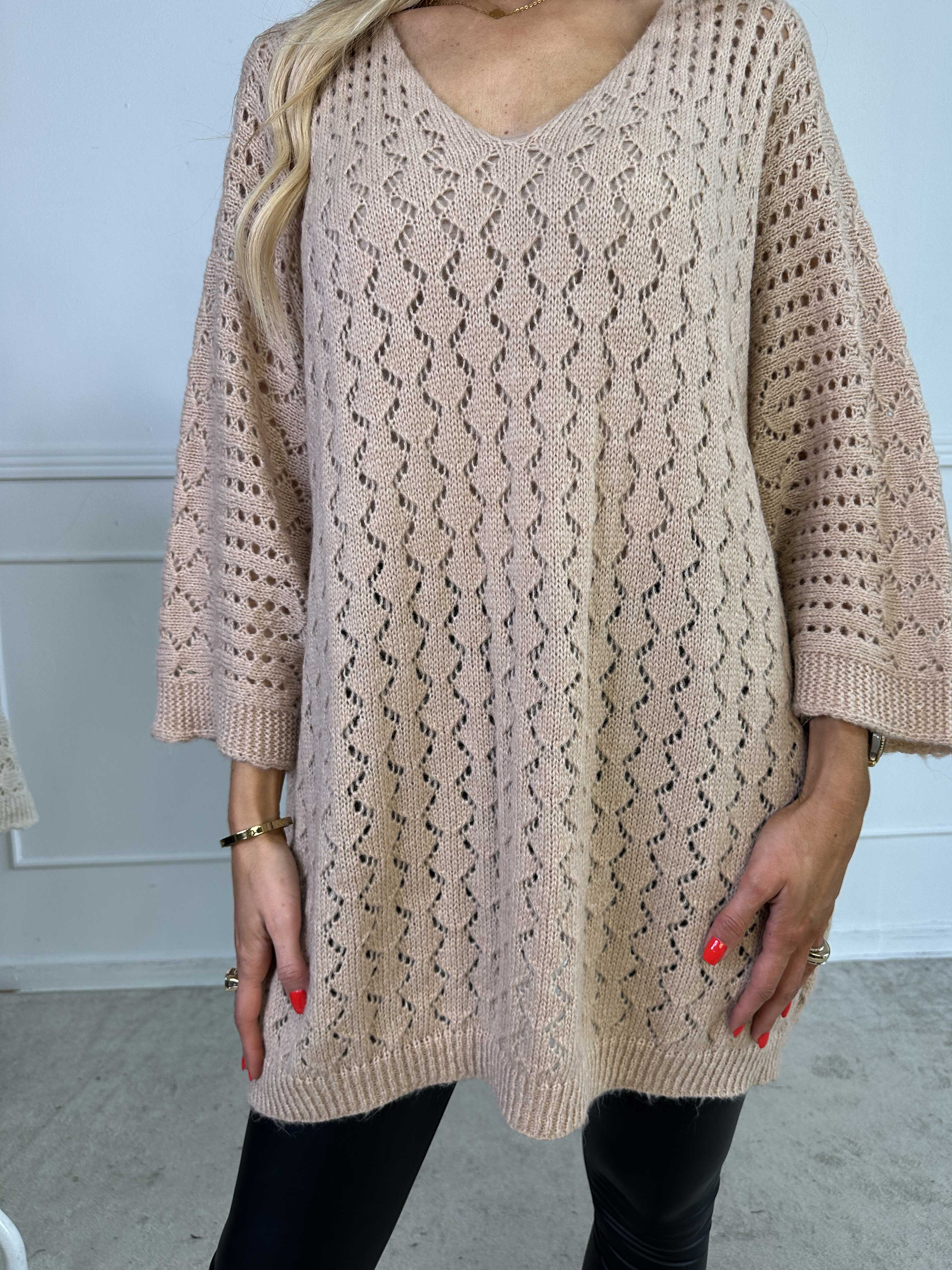 Disa - Striktrøje med fint hullet mønster