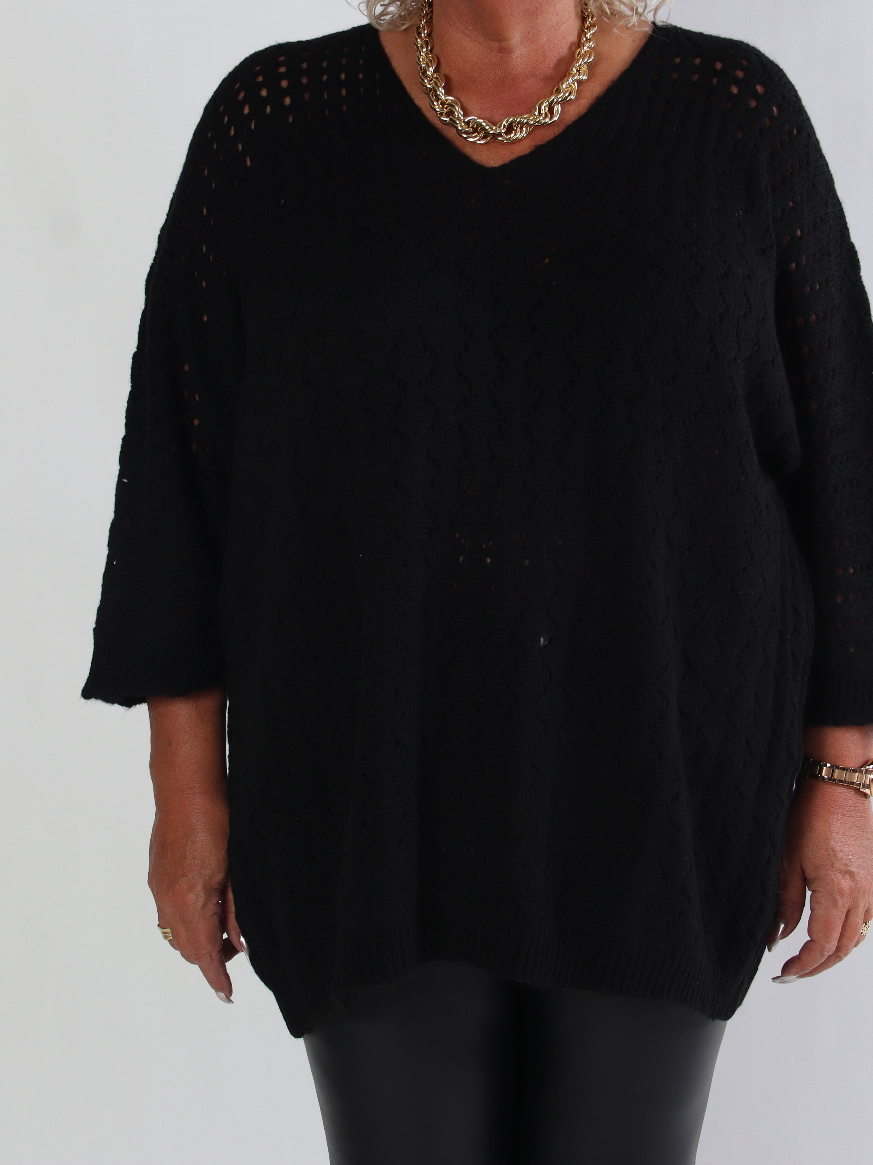 Disa - Plus size striktrøje med fint hullet mønster